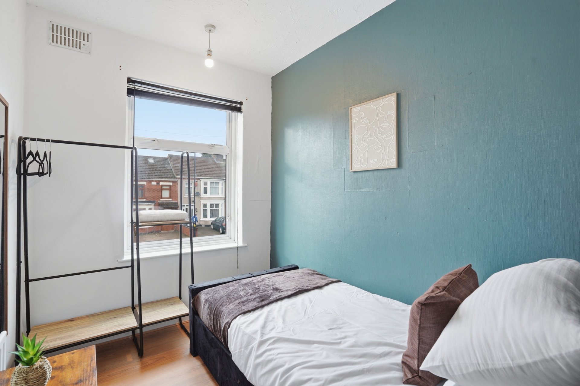 4-bed contractor house in West Midlands (CV) photo 5
