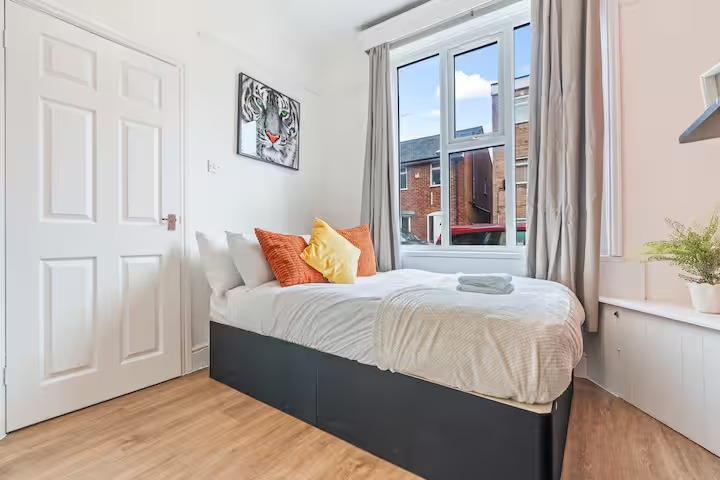 3-bed contractor house in Warwickshire (CV)
