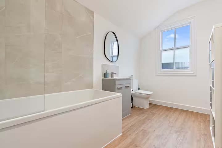 3-bed contractor house in Warwickshire (CV) photo 8