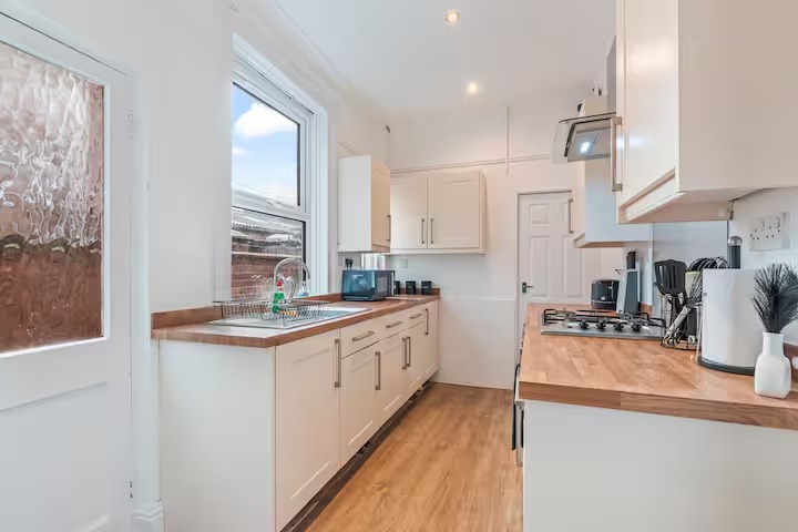 3-bed contractor house in Warwickshire (CV) photo 11
