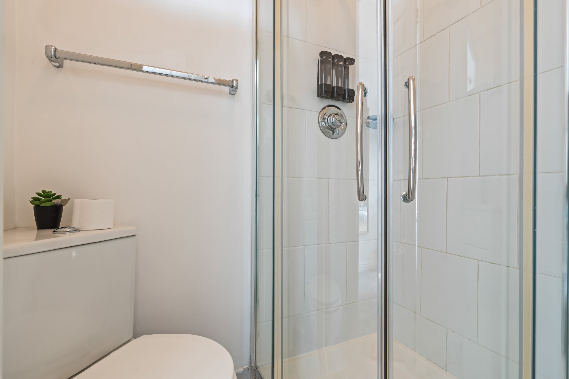 1-bed contractor house in West Midlands (CV) photo 4
