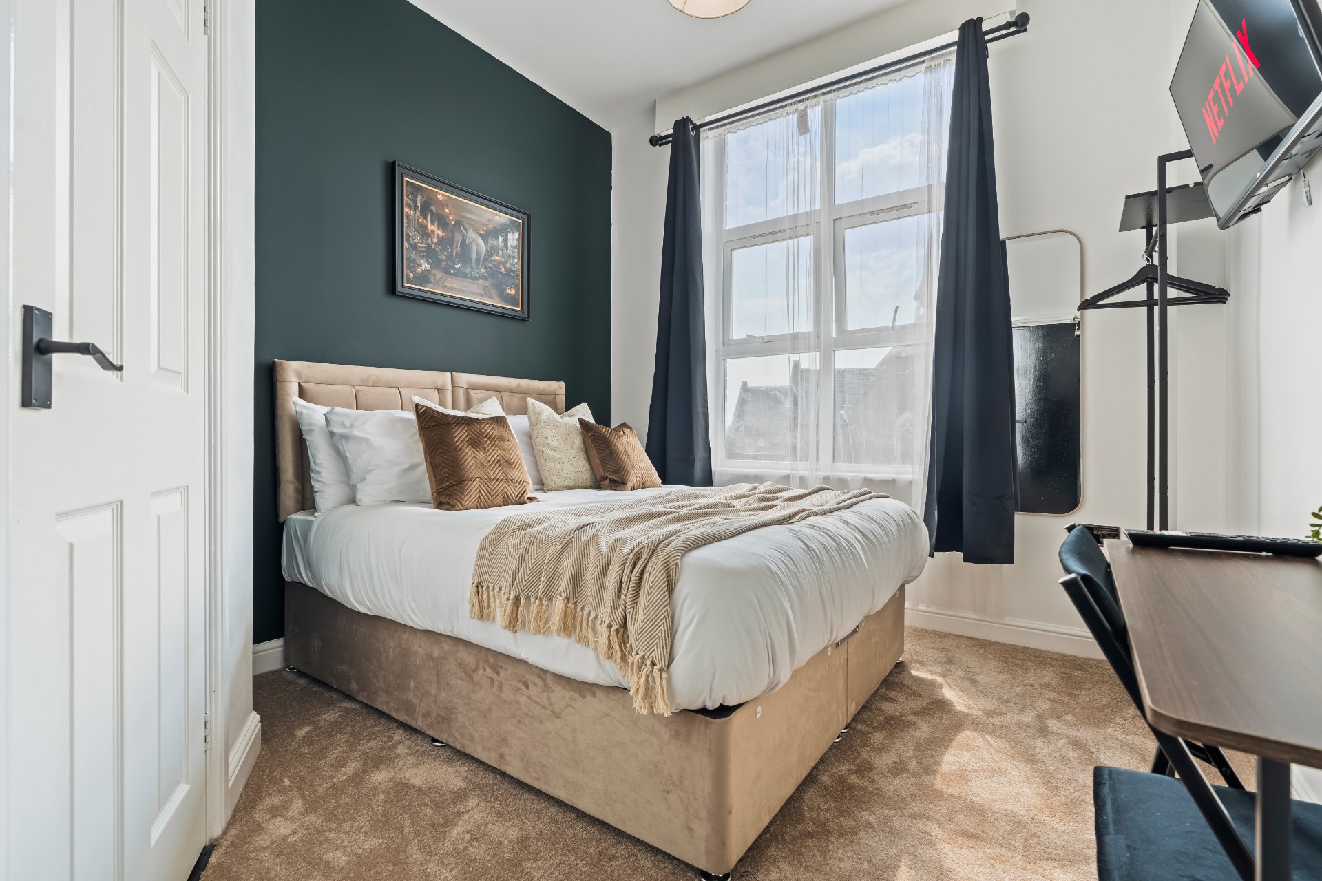 1-bed contractor house in West Midlands (CV)