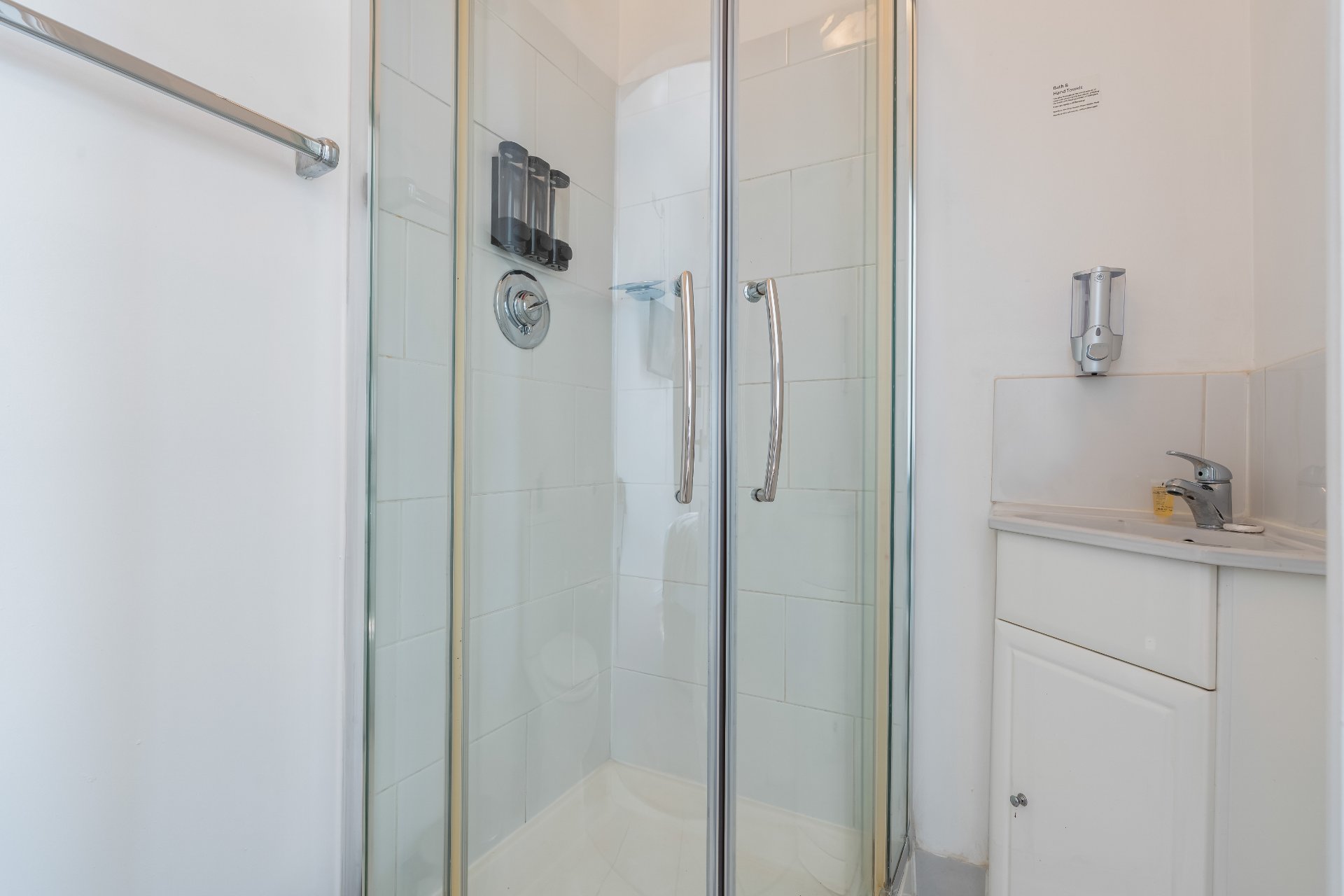 1-bed contractor house in West Midlands (CV) photo 7