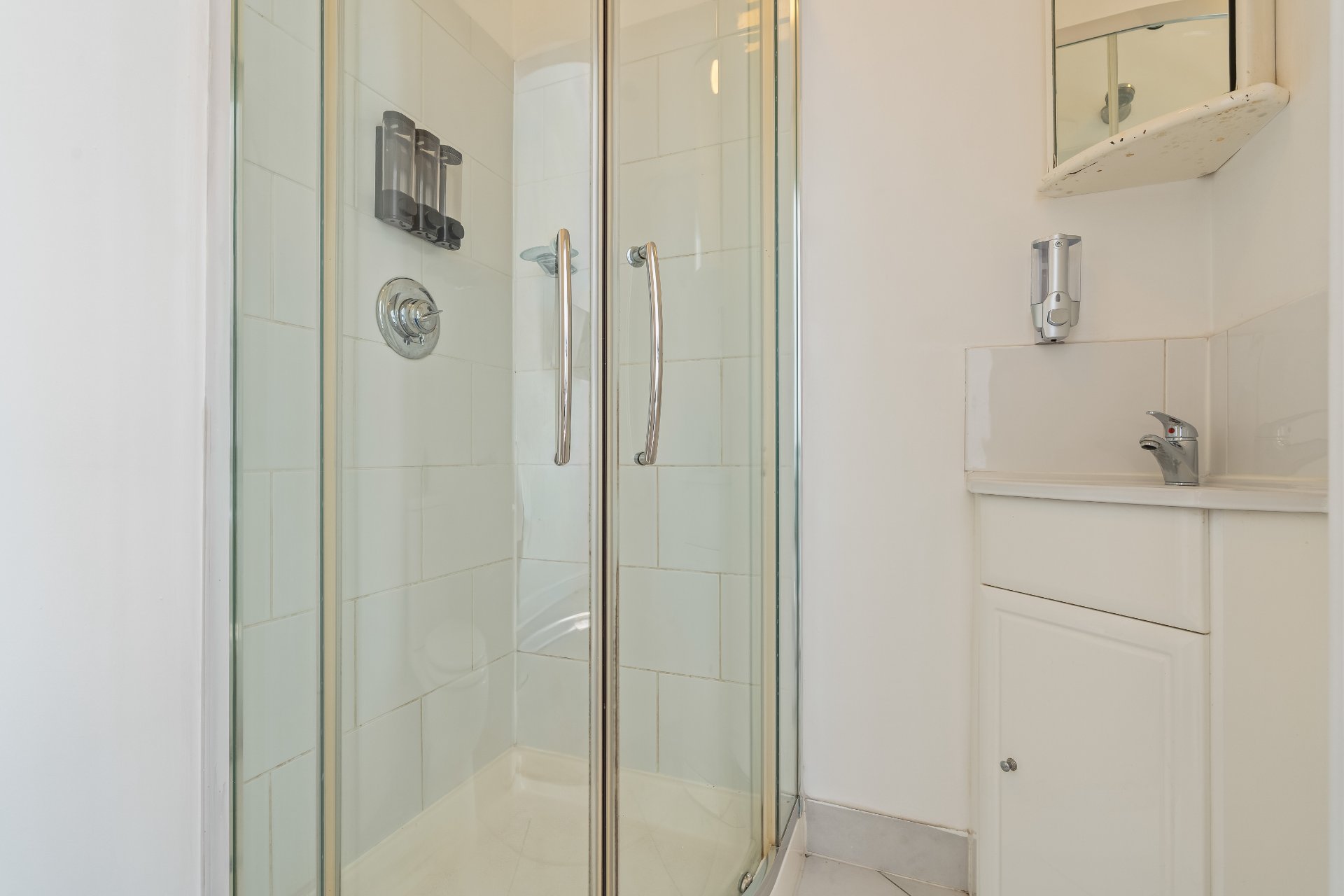 1-bed contractor house in coventry (CV) photo 4
