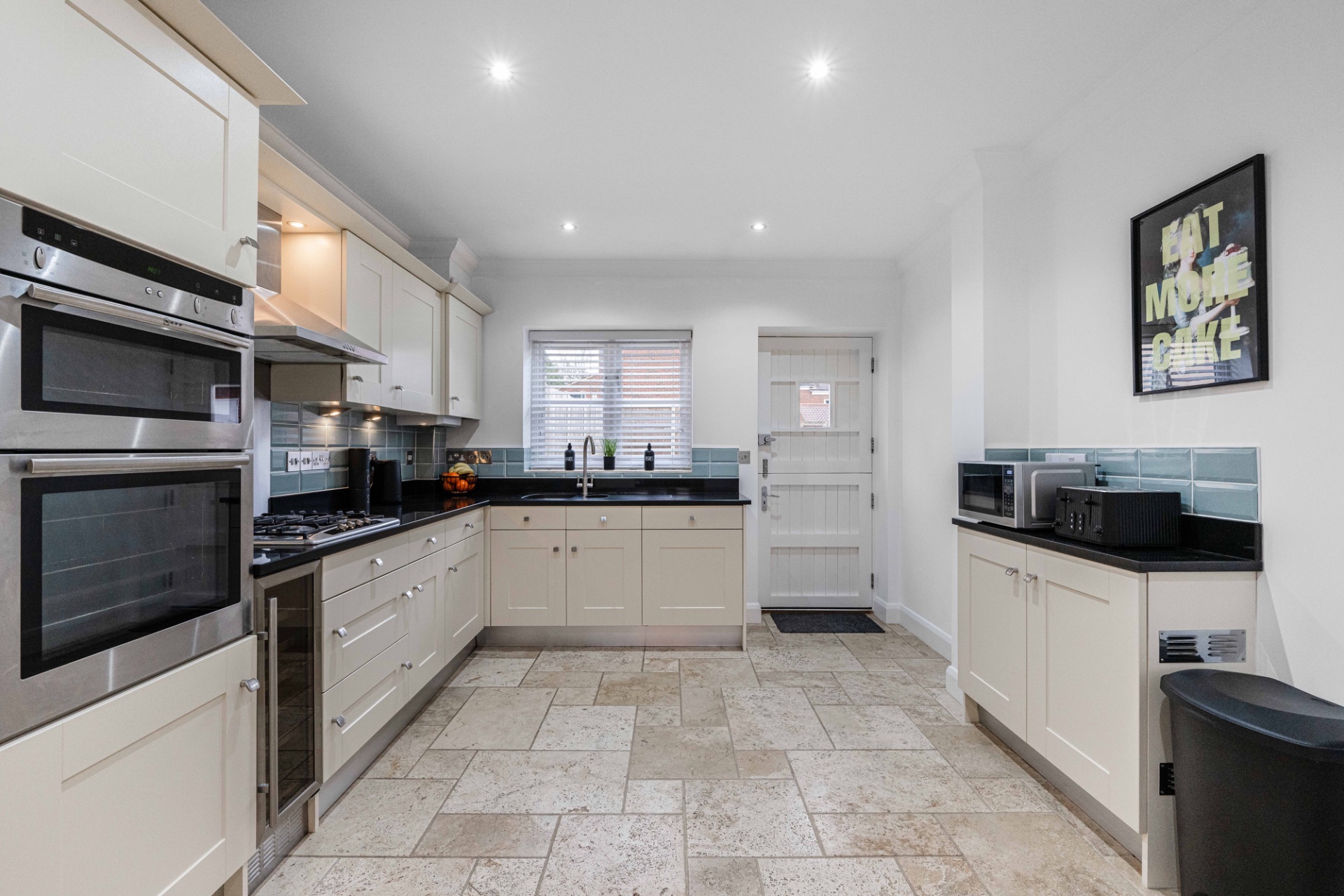 5-bed contractor house in Braintree (CM) photo 9