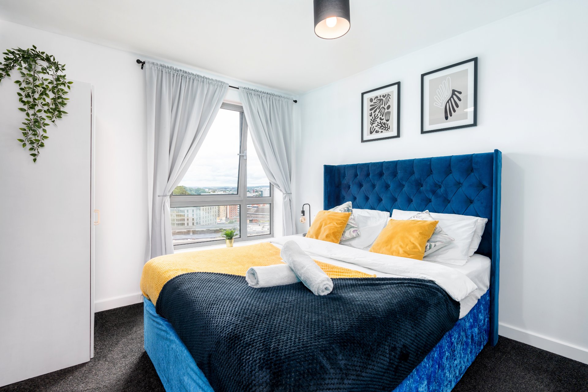 2-bed contractor house in Sheffield (S) photo 2