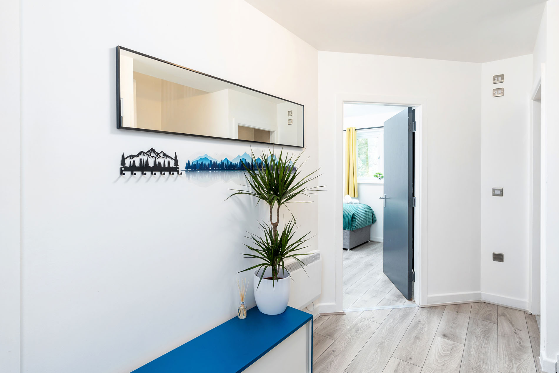 3-bed contractor house in Sheffield (S) photo 2