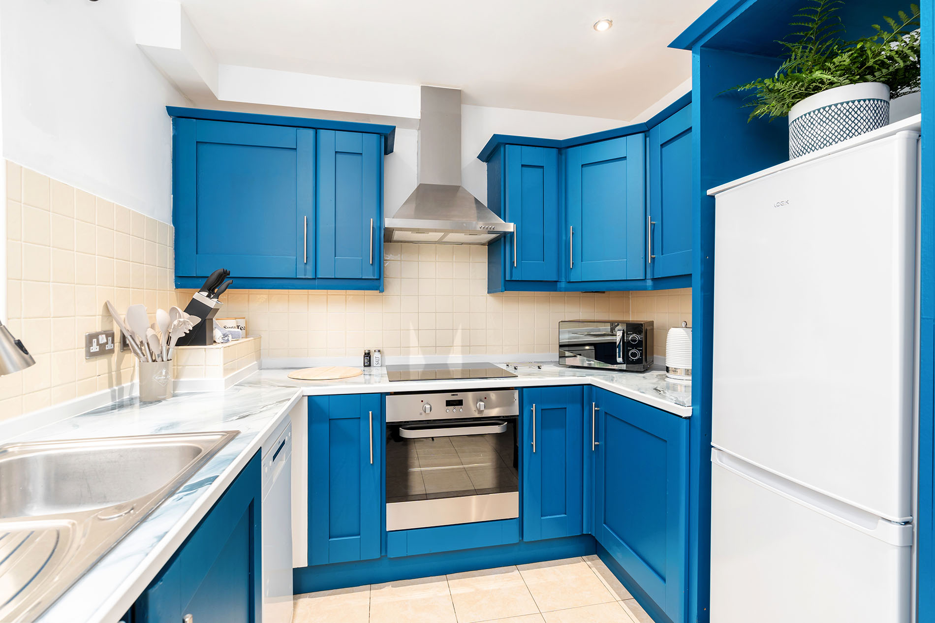 3-bed contractor house in Sheffield (S) photo 8