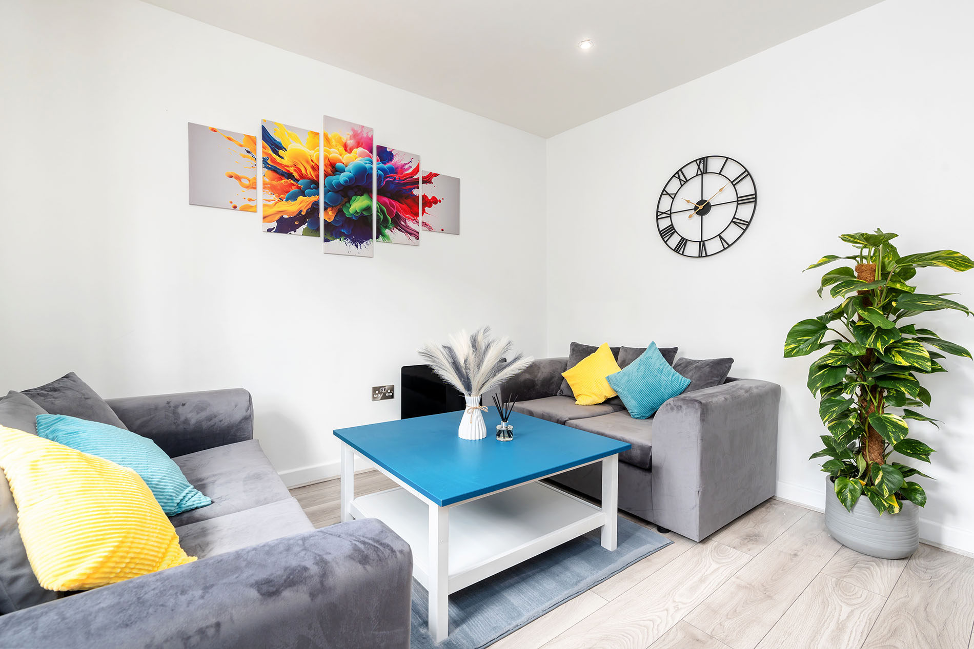3-bed contractor house in Sheffield (S) photo 10