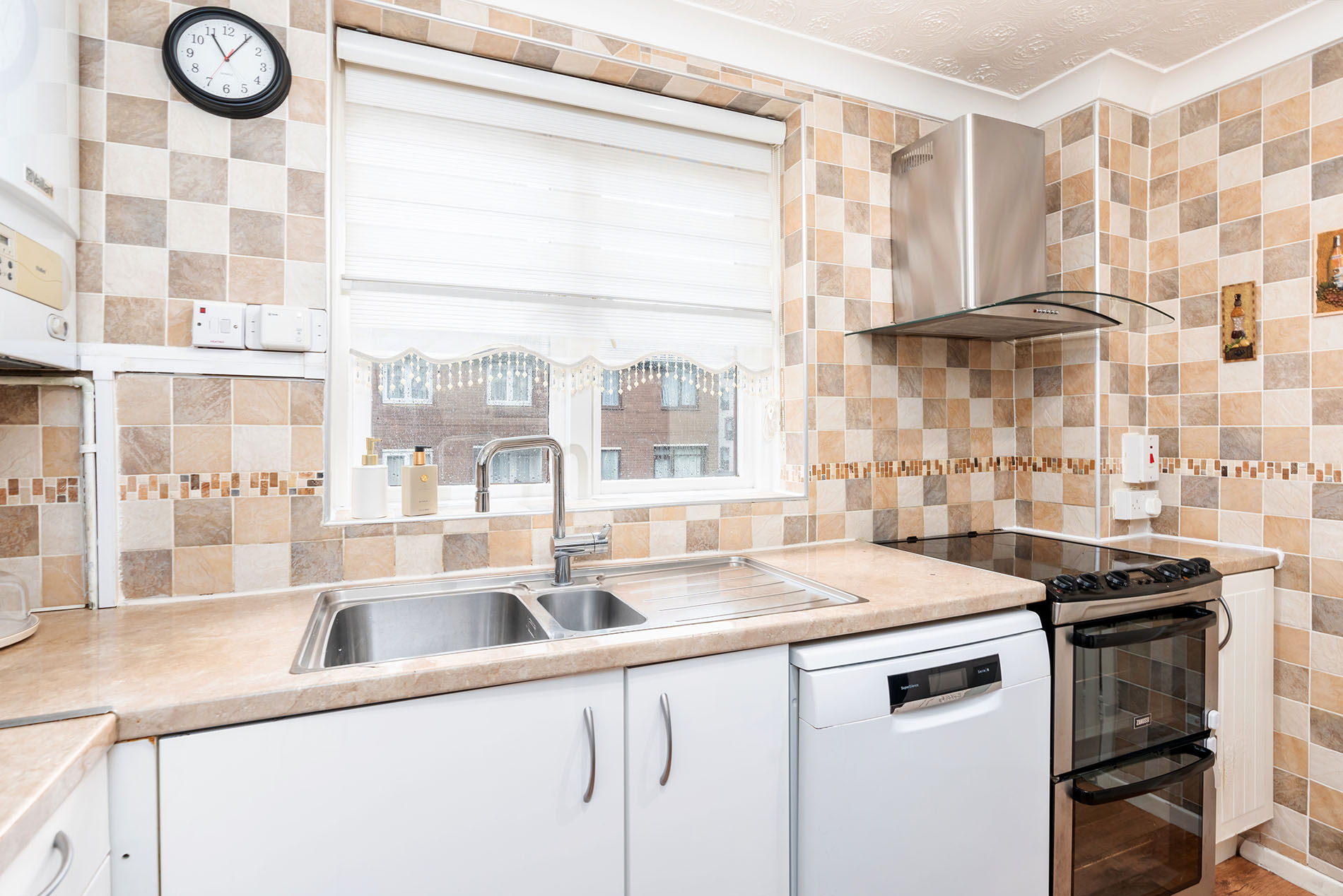 3-bed contractor house in Sheffield (S) photo 7