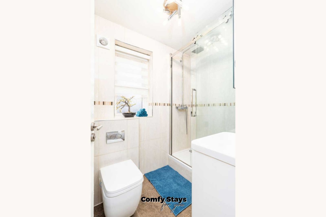 3-bed contractor house in Sheffield (S) photo 12