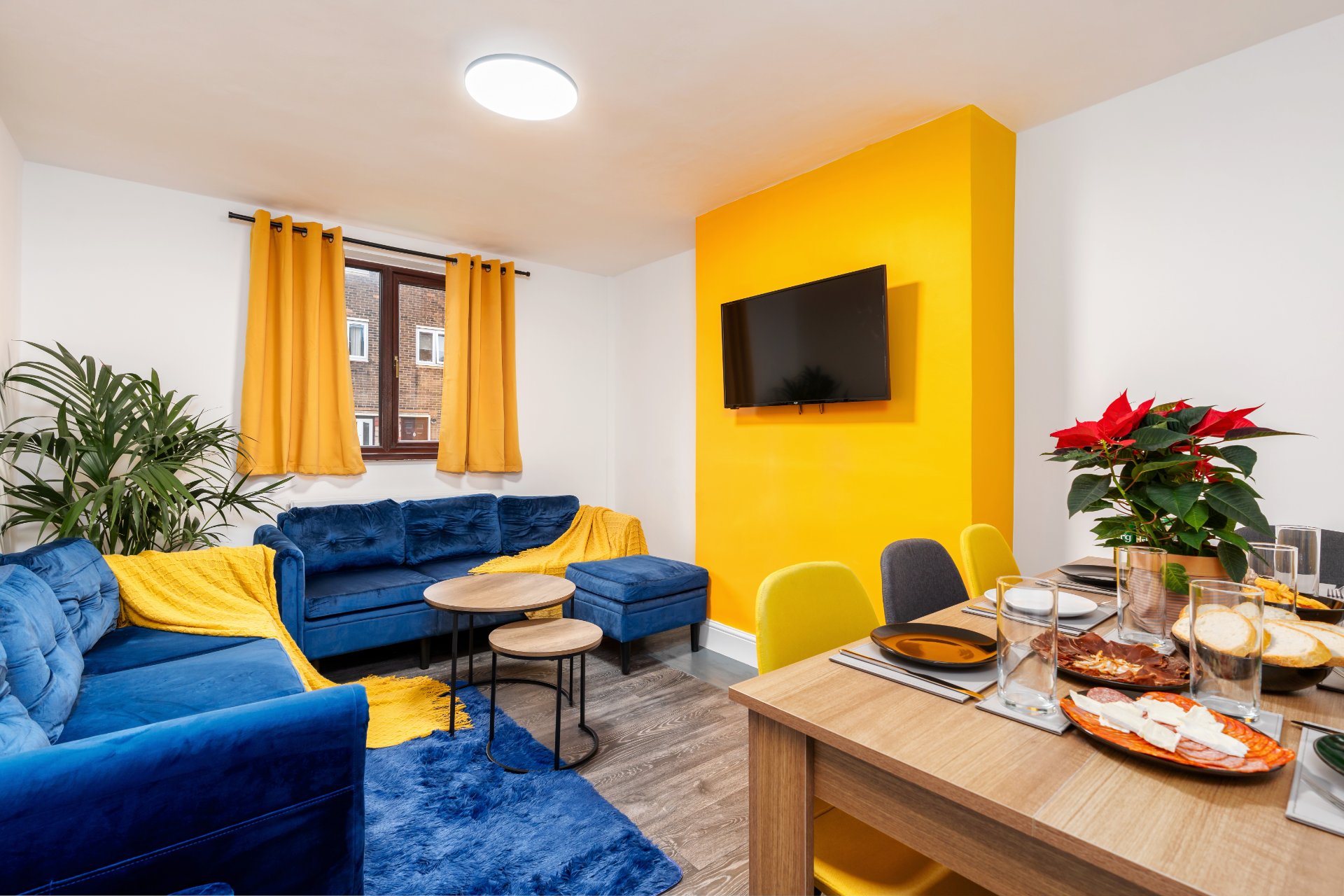4-bed contractor house in Sheffield (S) photo 2