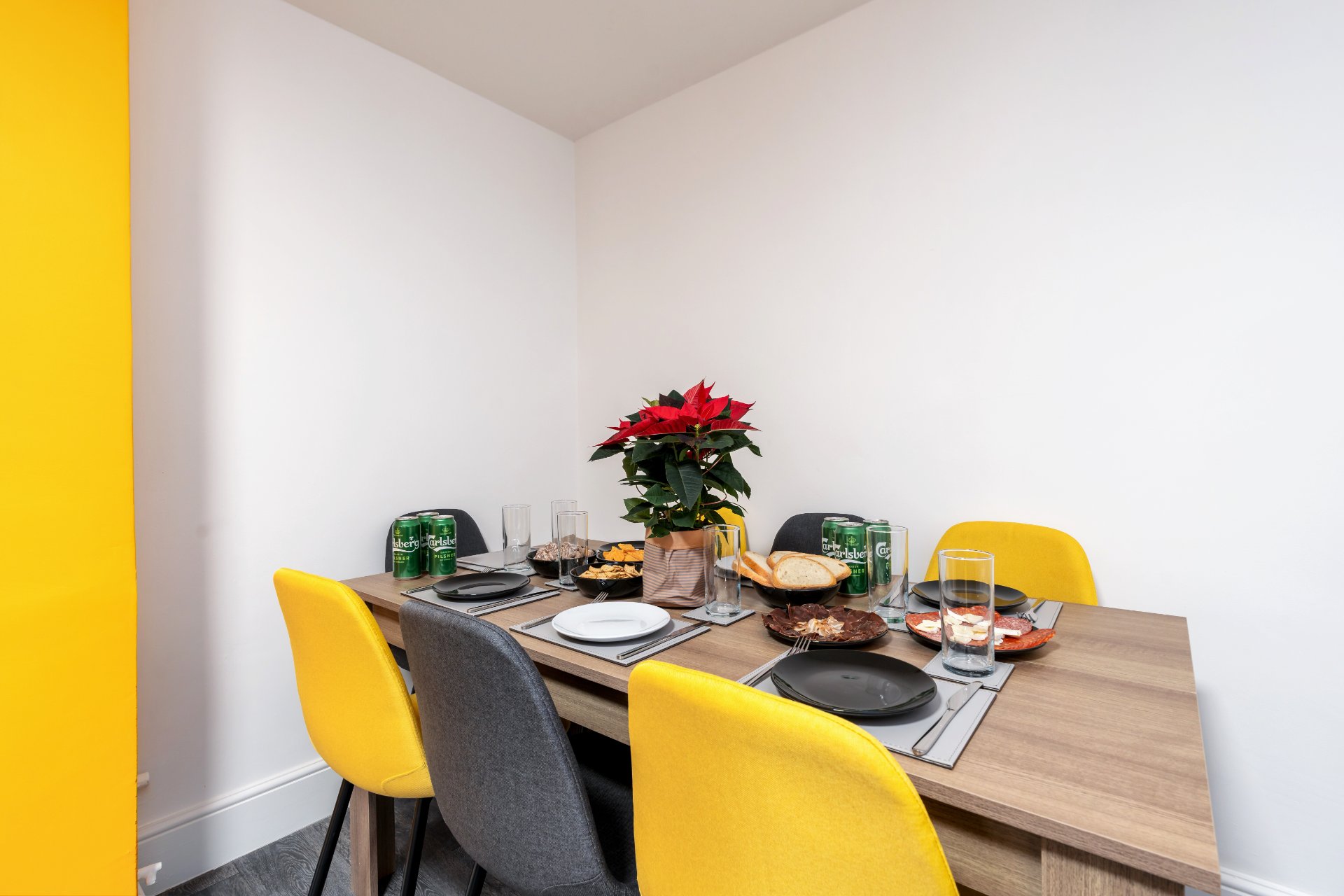 4-bed contractor house in Sheffield (S) photo 3