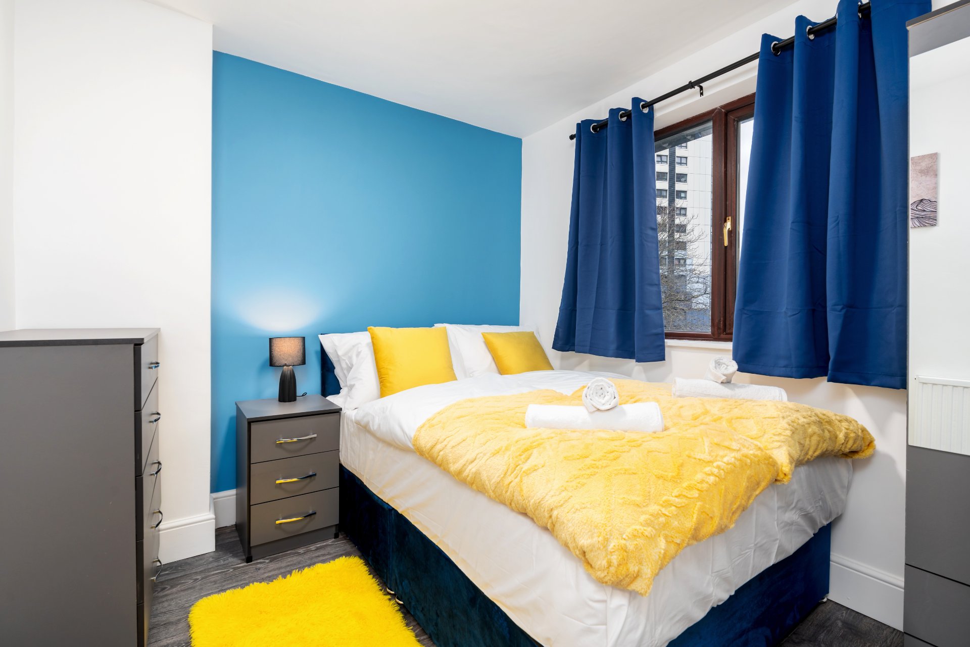 4-bed contractor house in Sheffield (S) photo 9