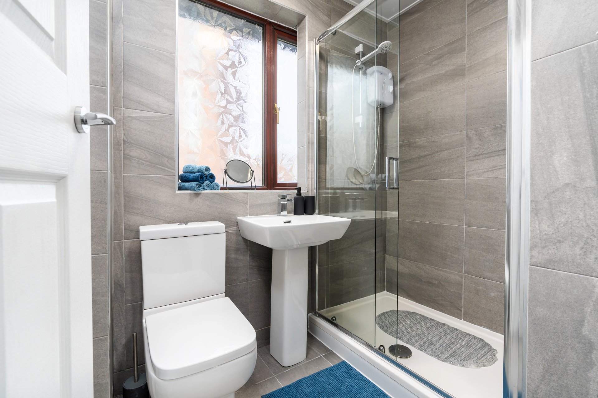 4-bed contractor house in Sheffield (S) photo 10