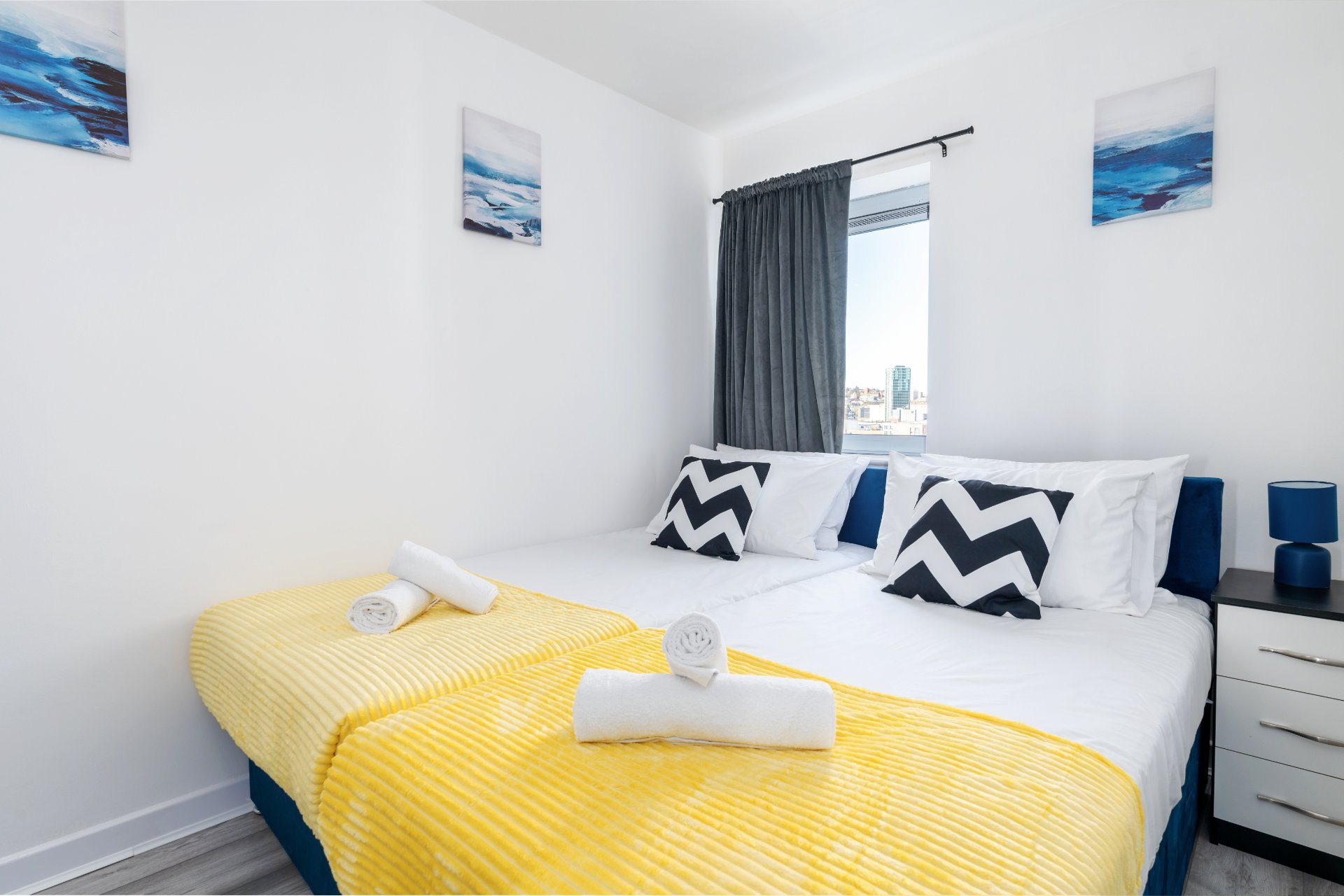 4-bed contractor house in Sheffield (S) photo 8
