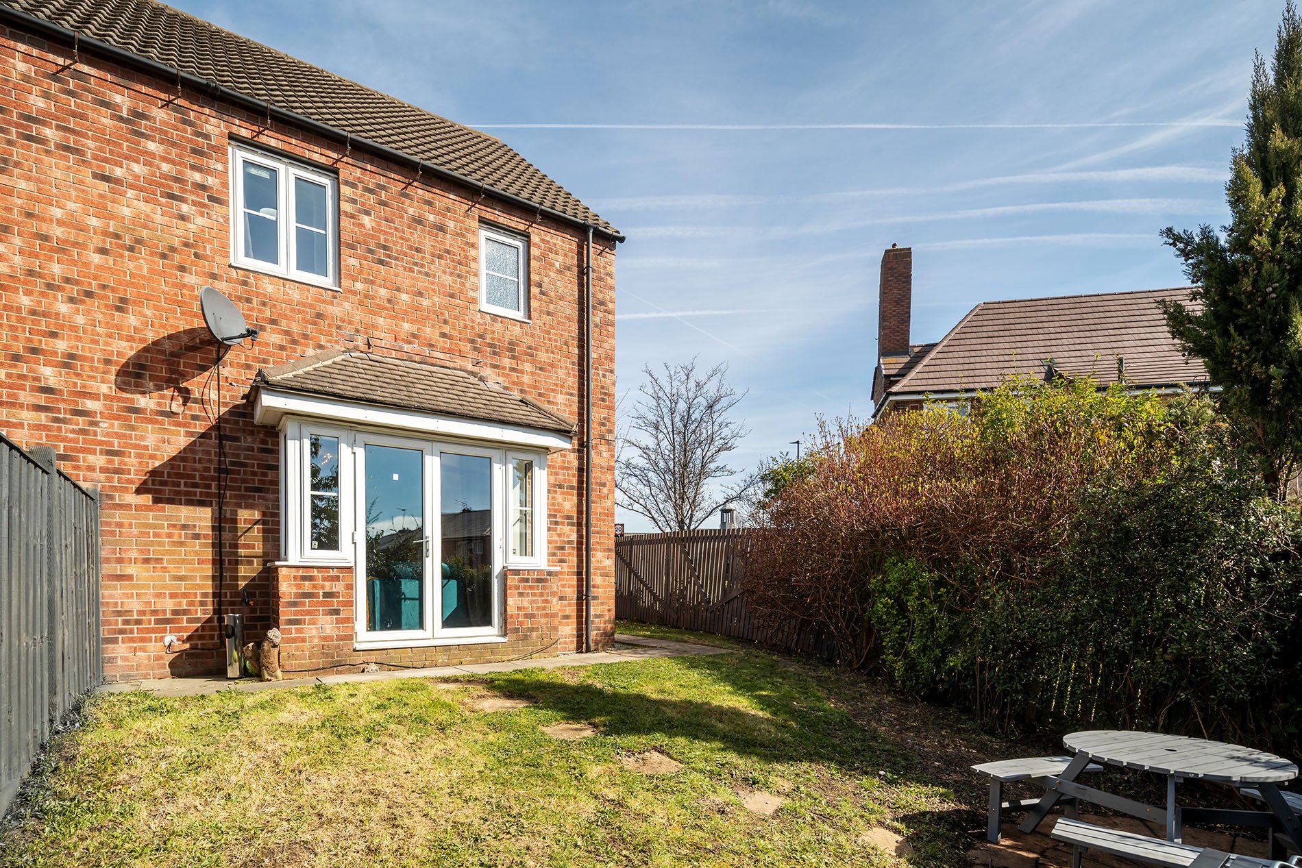 3-bed contractor house in Sheffield (S) photo 2