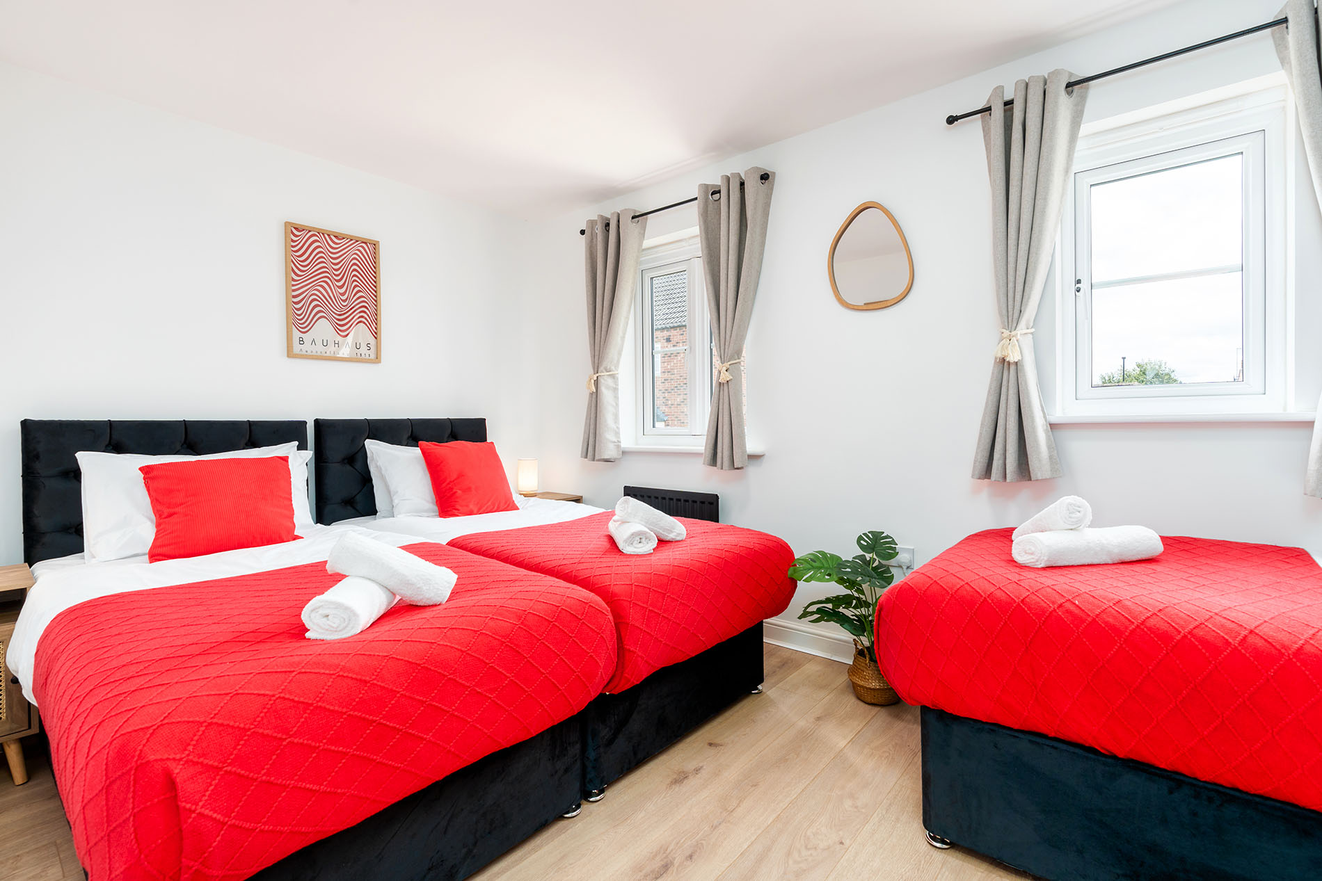 5-bed contractor house in Sheffield (S) photo 11