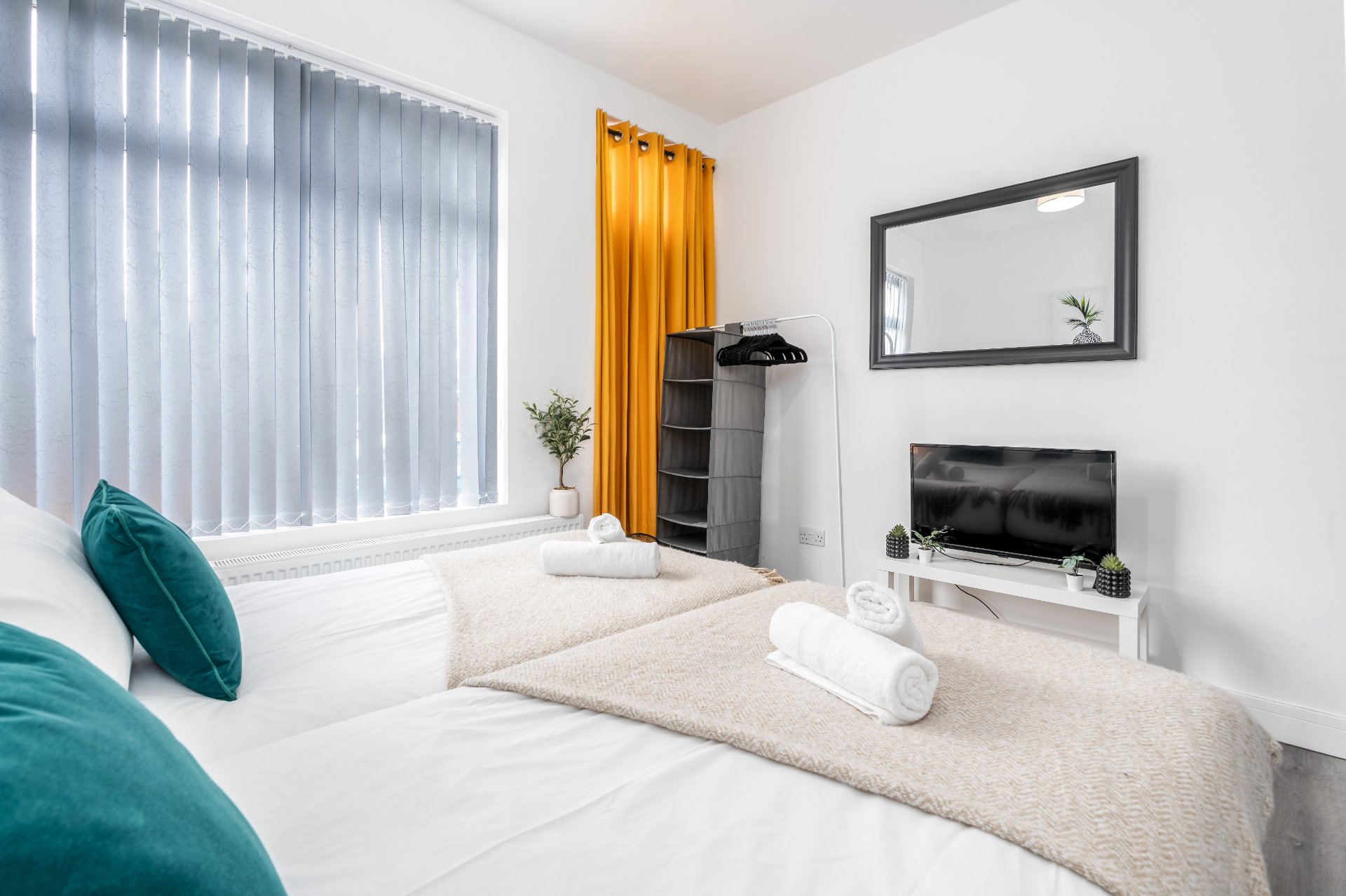 4-bed contractor house in Sheffield (S) photo 6
