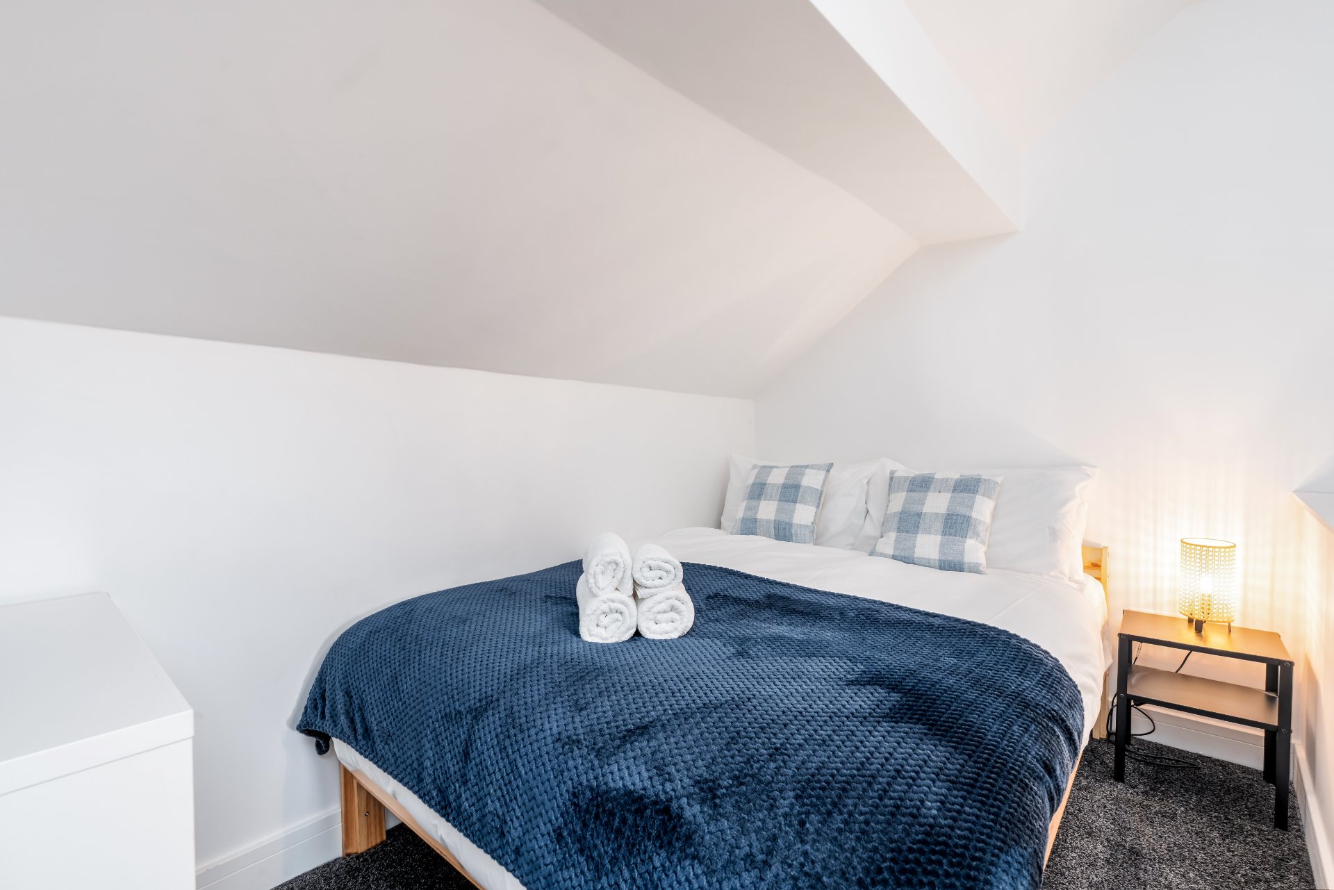 4-bed contractor house in Sheffield (S) photo 10