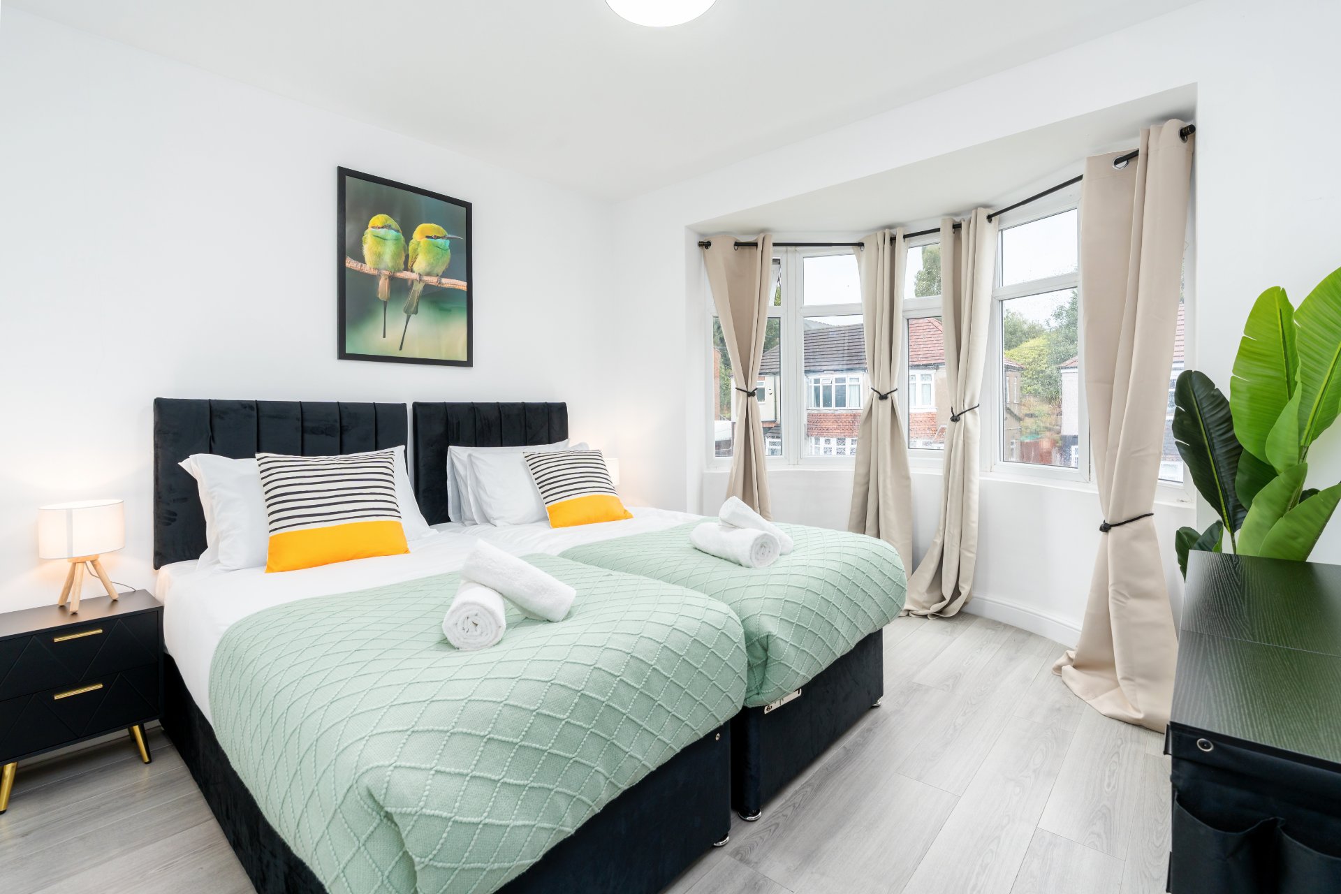 4-bed contractor house in Sheffield (S) photo 5