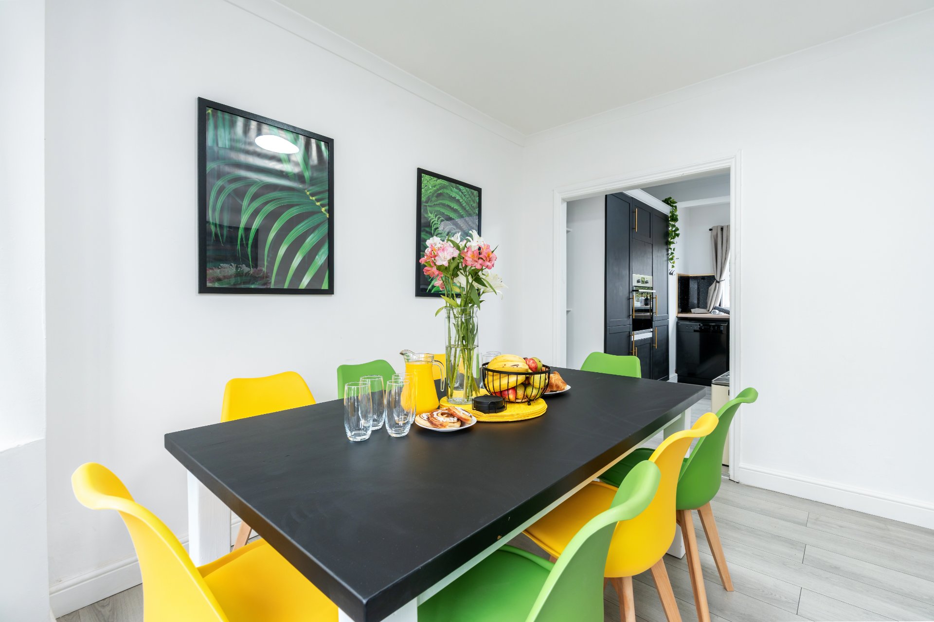 4-bed contractor house in Sheffield (S) photo 9