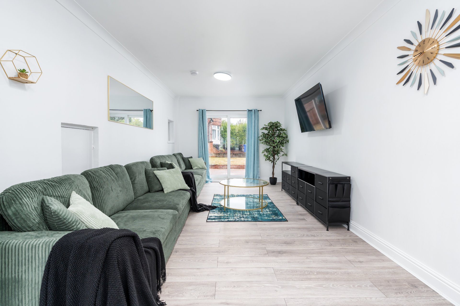4-bed contractor house in Sheffield (S) photo 10