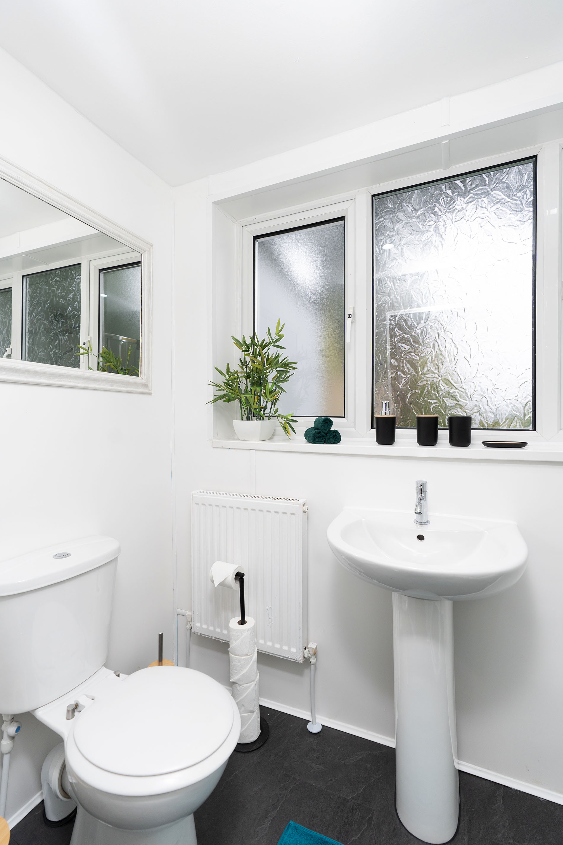 4-bed contractor house in Sheffield (S) photo 4