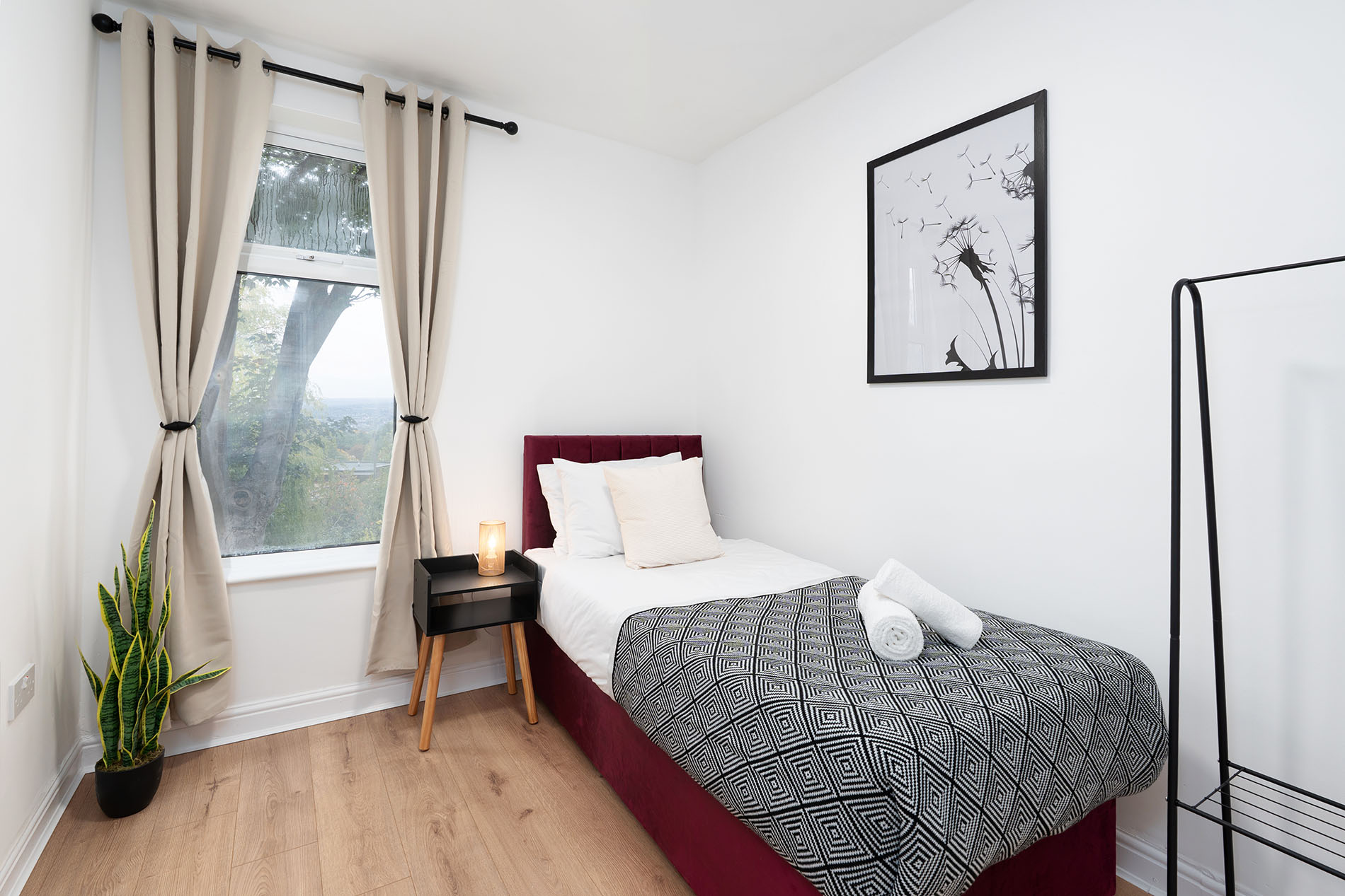 4-bed contractor house in Sheffield (S) photo 10