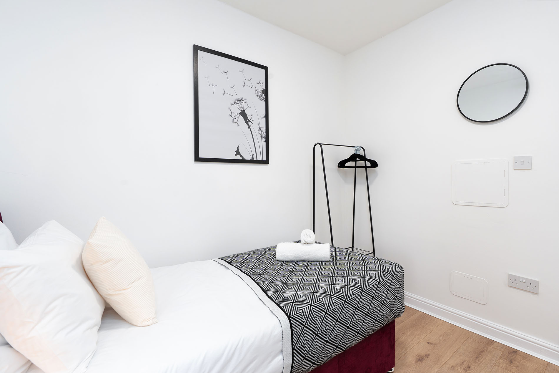 4-bed contractor house in Sheffield (S) photo 11