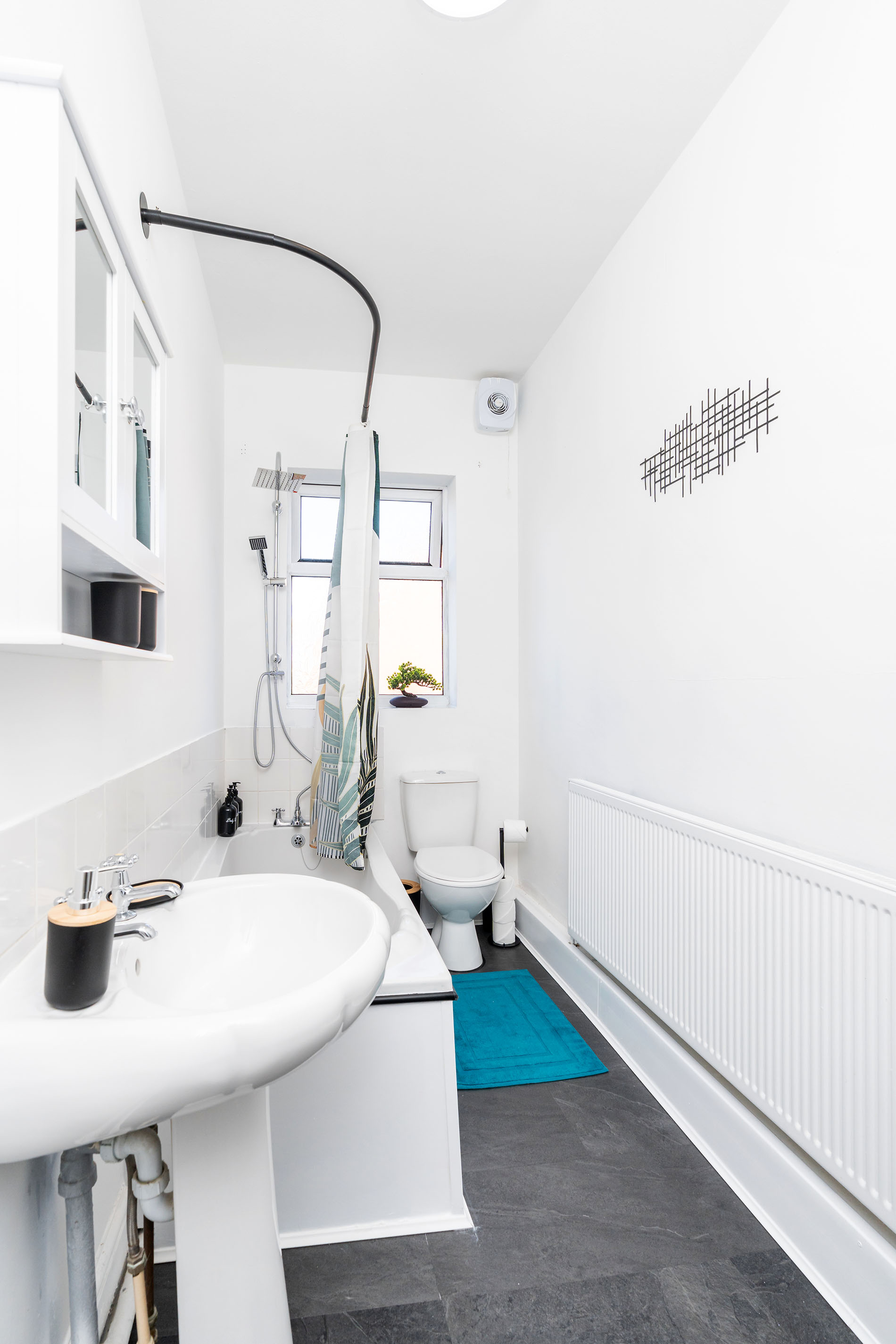 4-bed contractor house in Pontefract (WF) photo 5