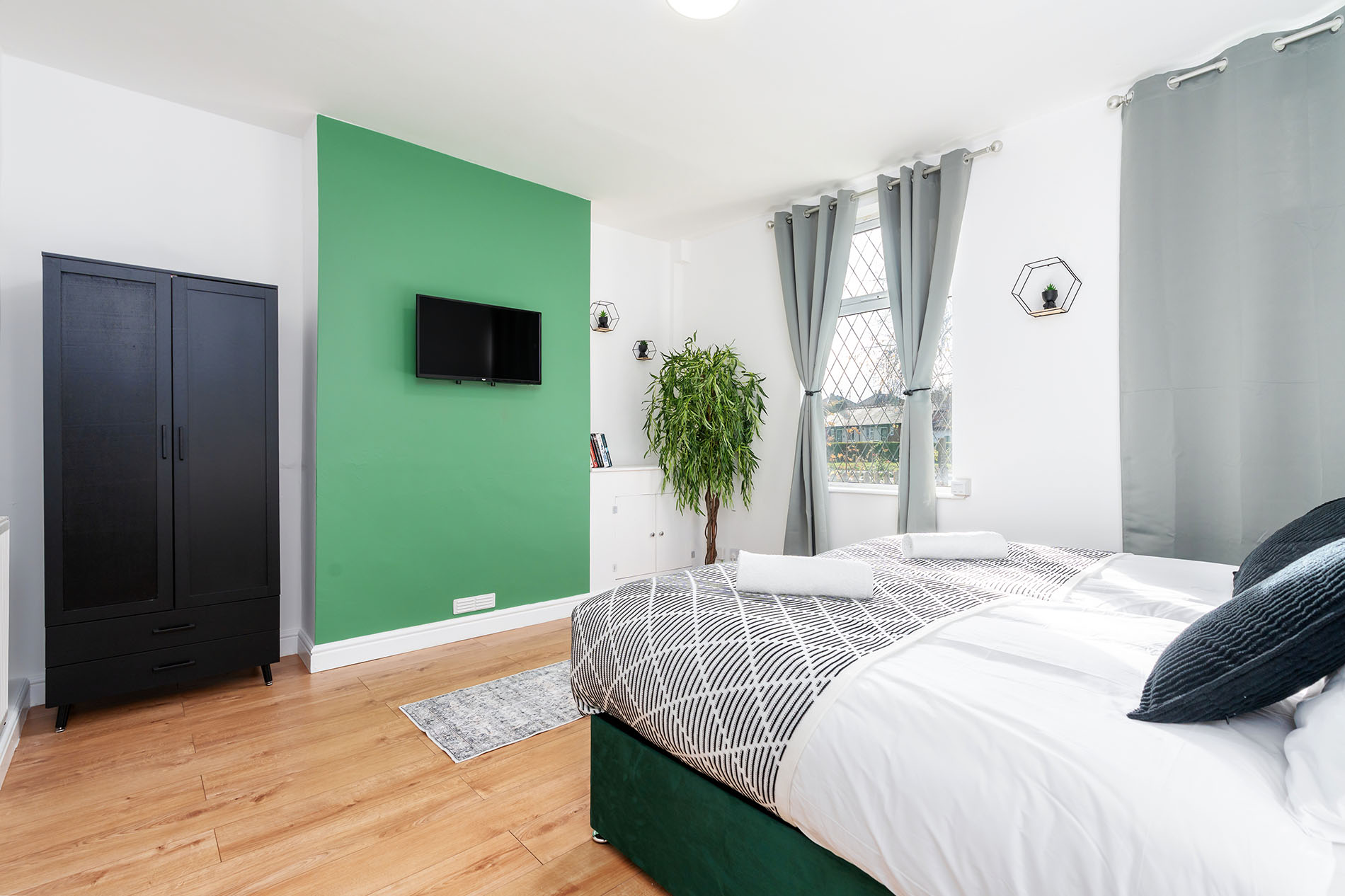 4-bed contractor house in Pontefract (WF) photo 7