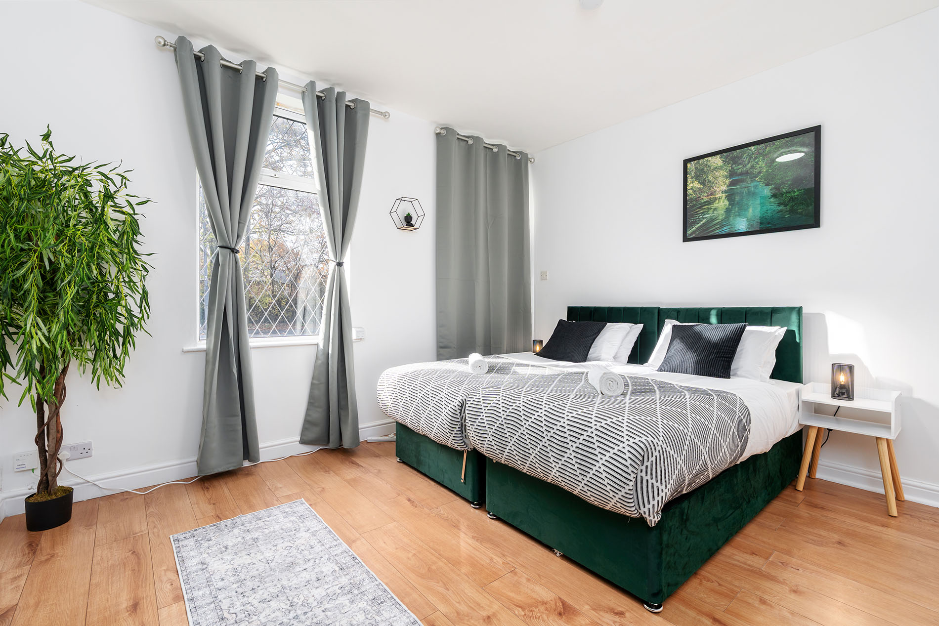 4-bed contractor house in Pontefract (WF) photo 8
