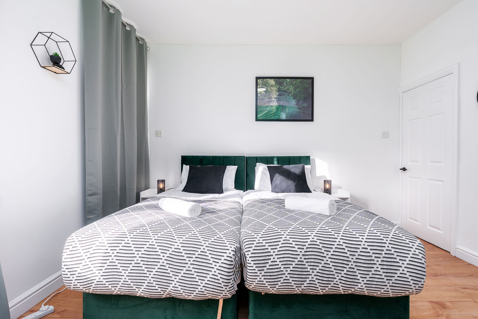 4-bed contractor house in Pontefract (WF) photo 9