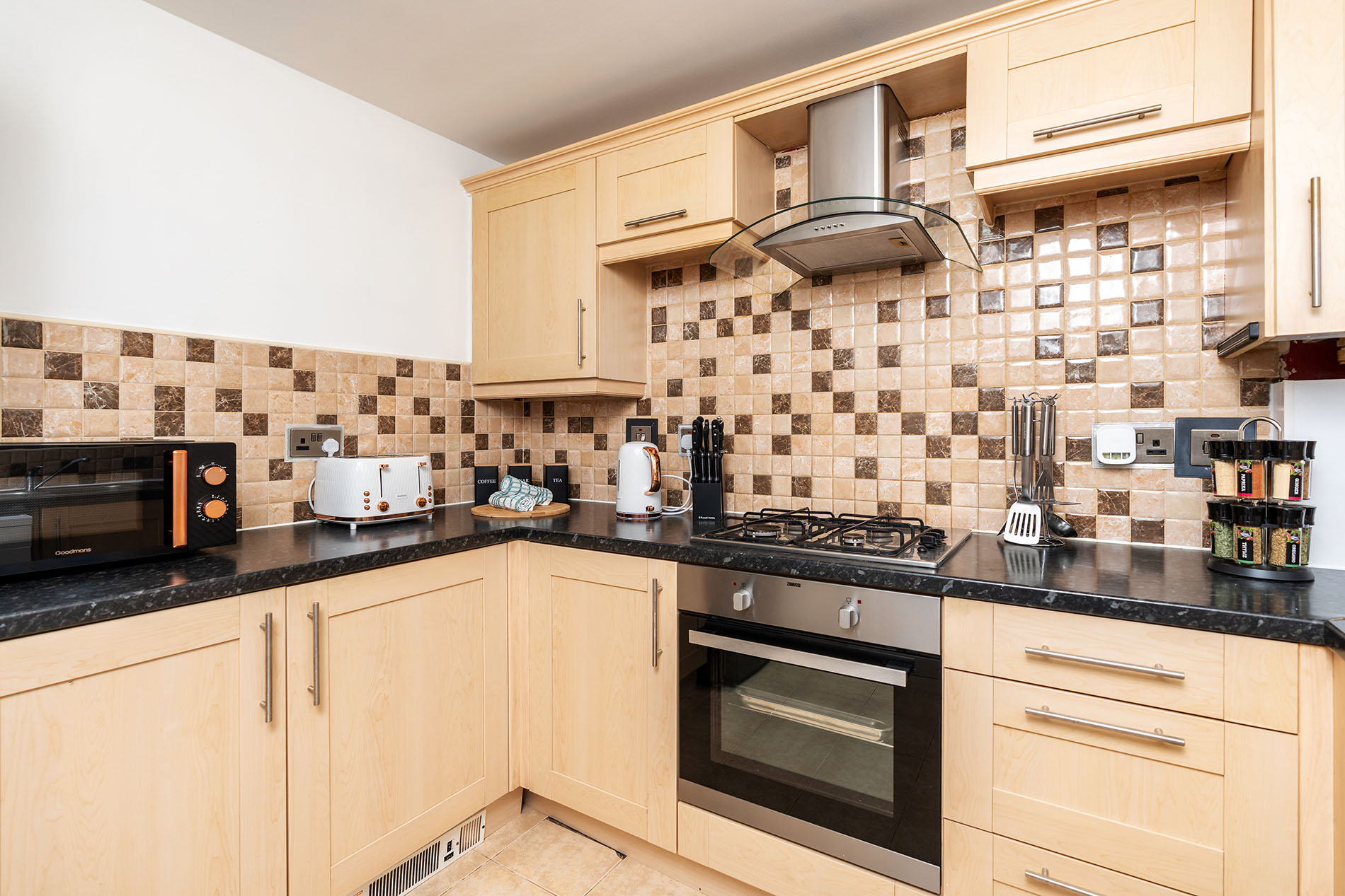 3-bed contractor house in Sheffield (S) photo 4