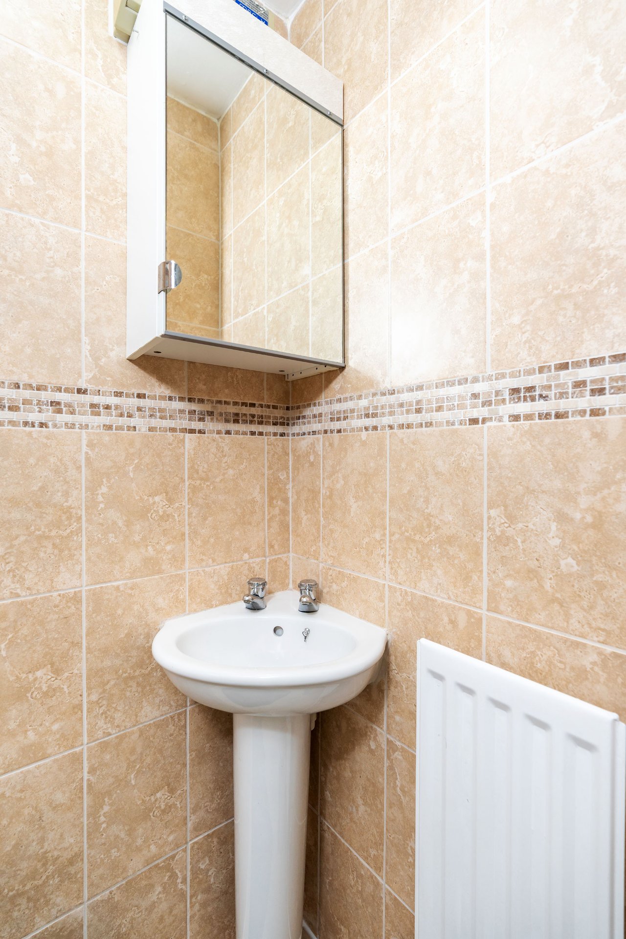 3-bed contractor house in Sheffield (S) photo 5