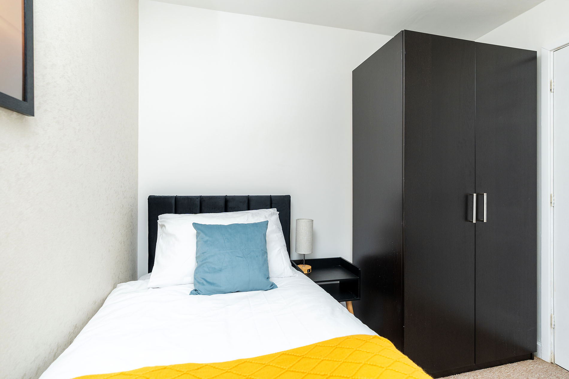 3-bed contractor house in Sheffield (S) photo 8