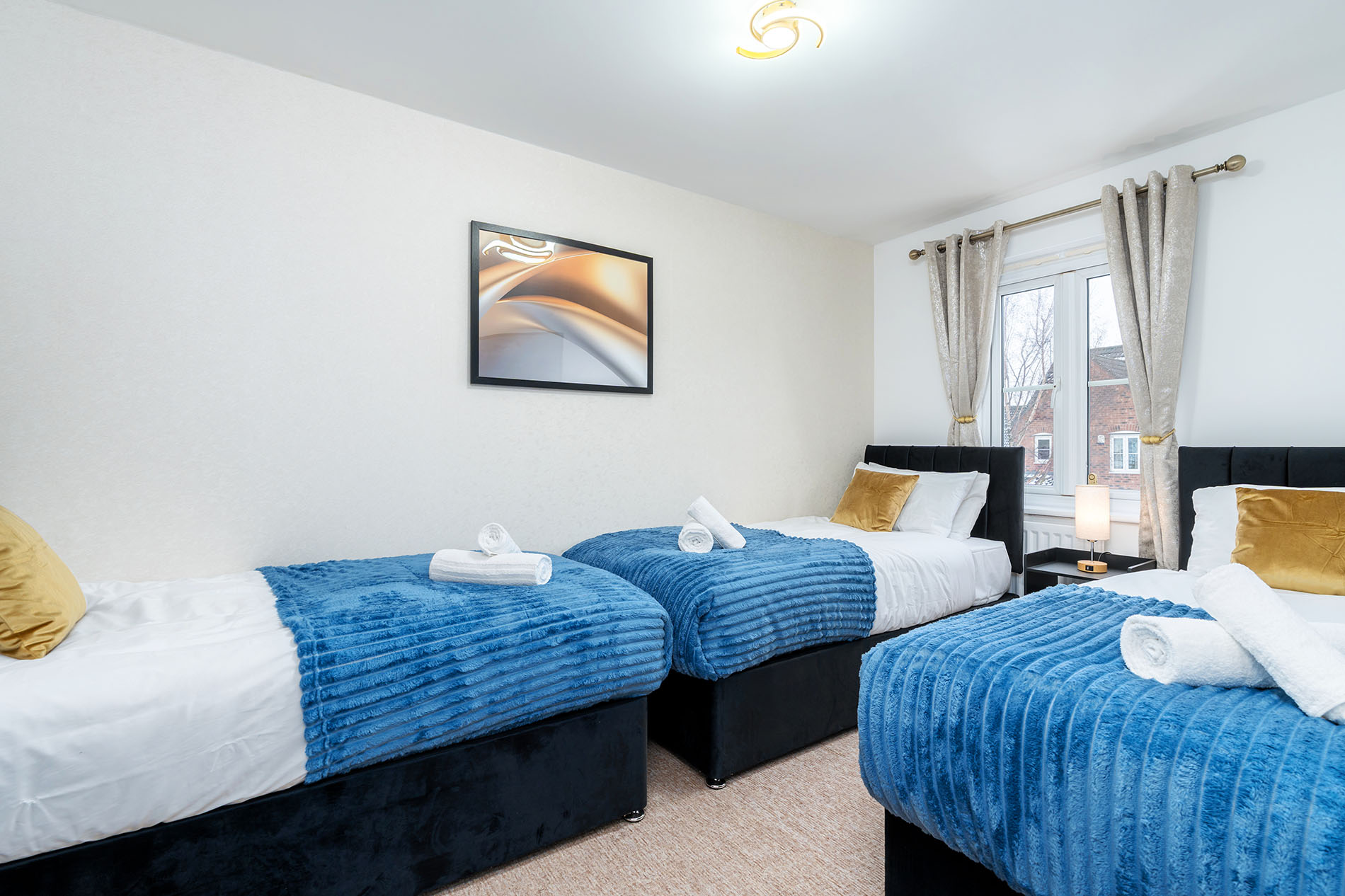 3-bed contractor house in Sheffield (S) photo 9