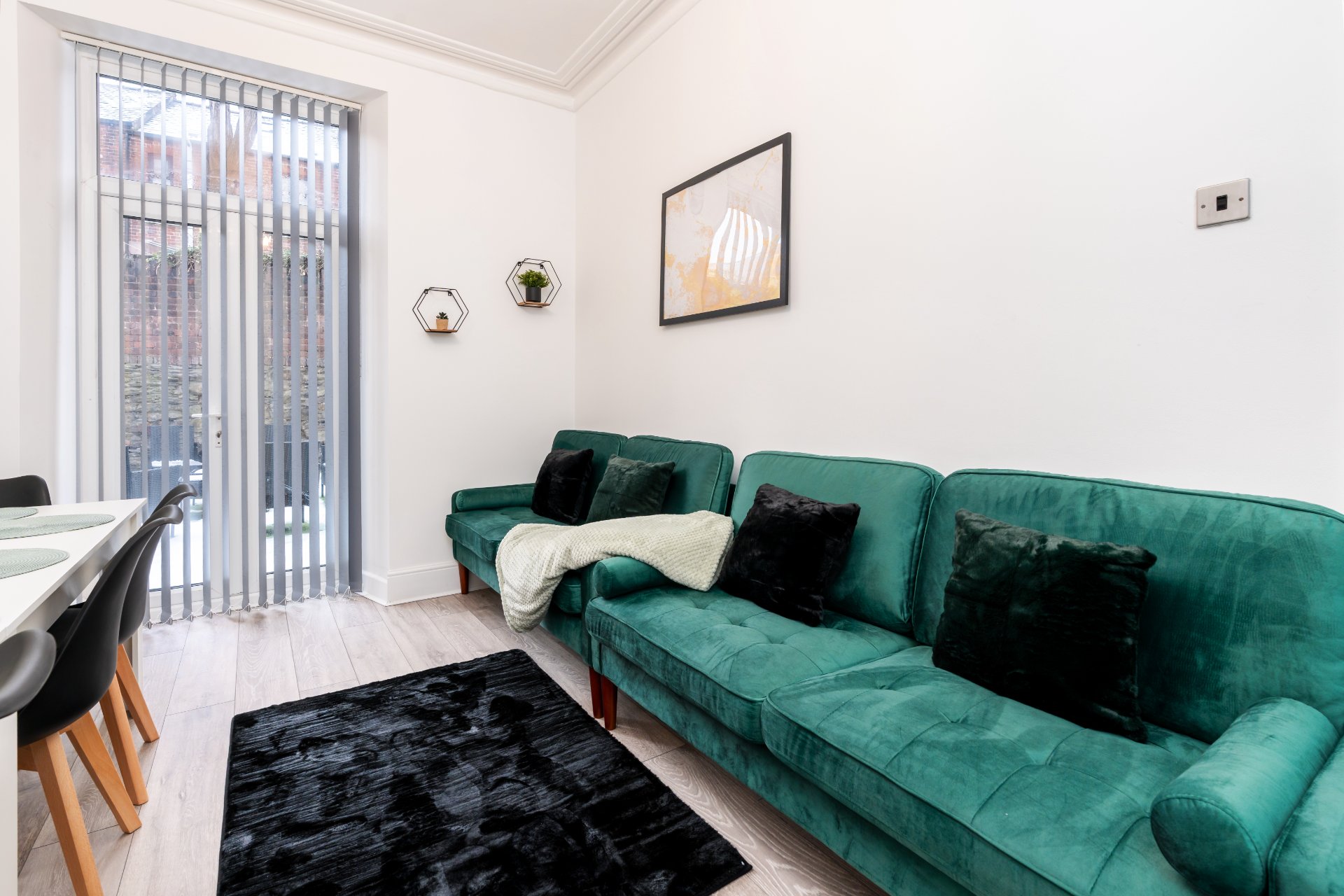 5-bed contractor house in Sheffield (S) photo 4