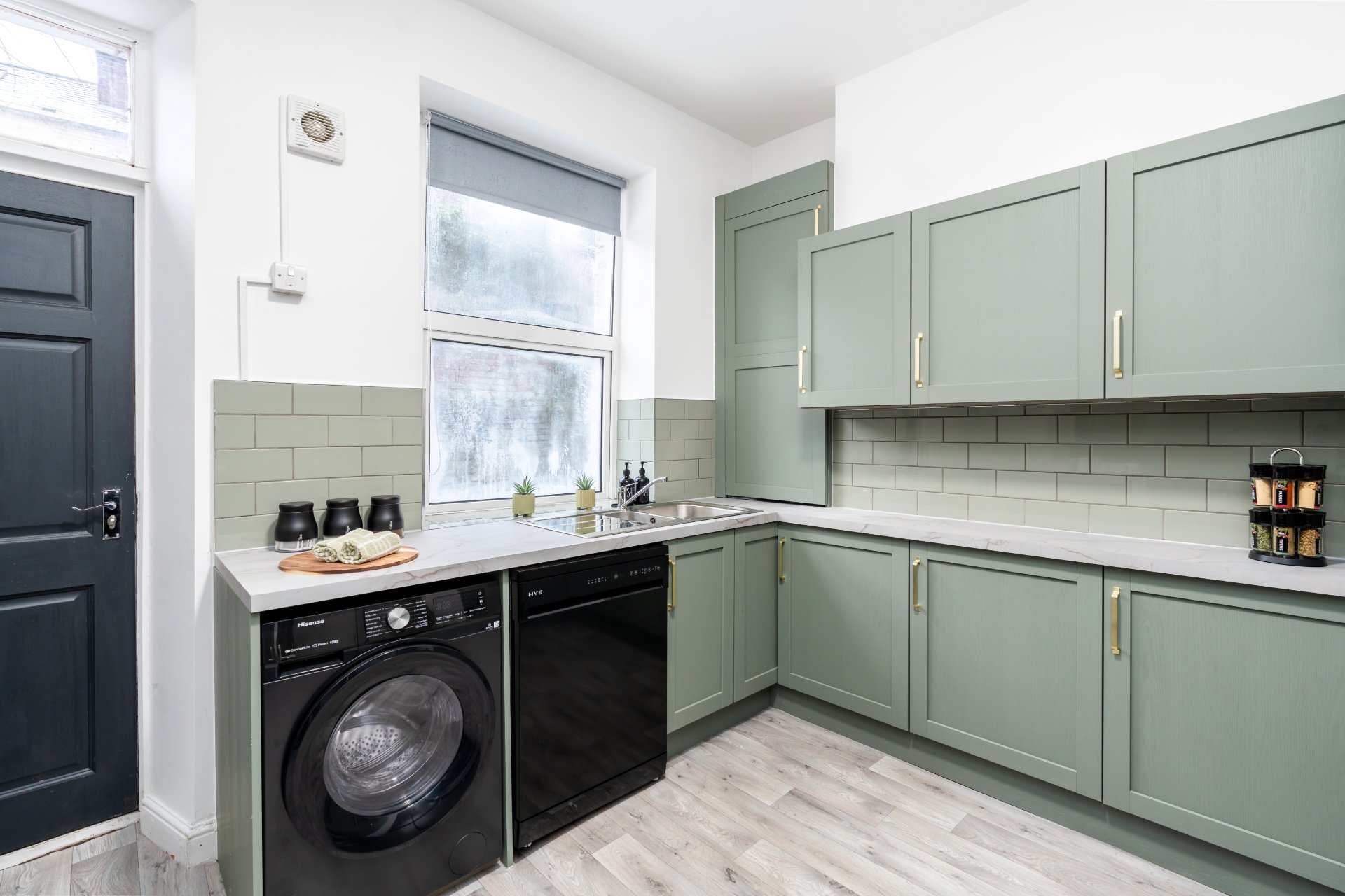 5-bed contractor house in Sheffield (S) photo 5