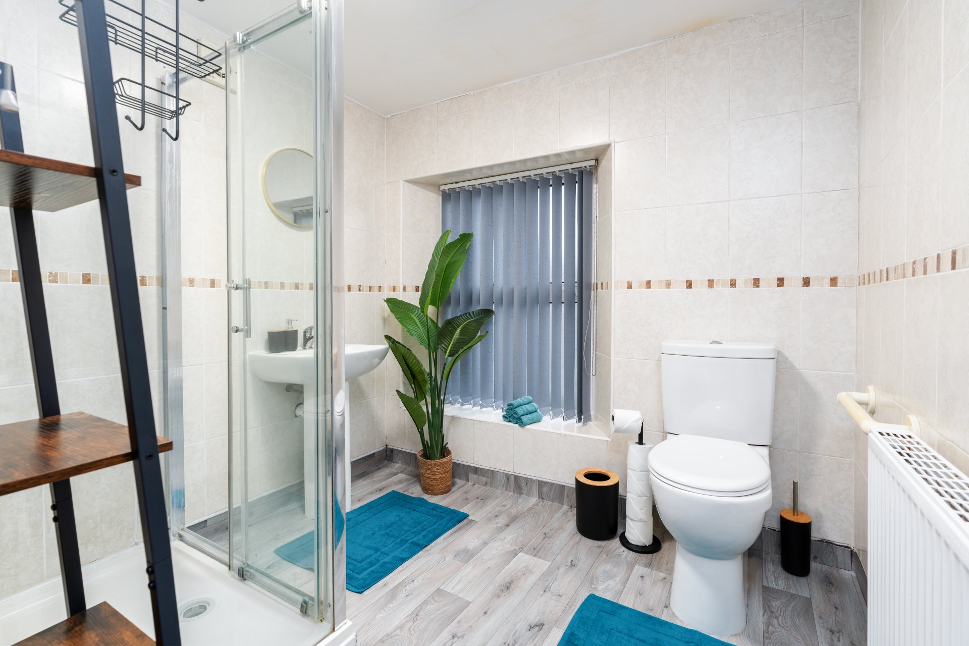 5-bed contractor house in Sheffield (S) photo 6
