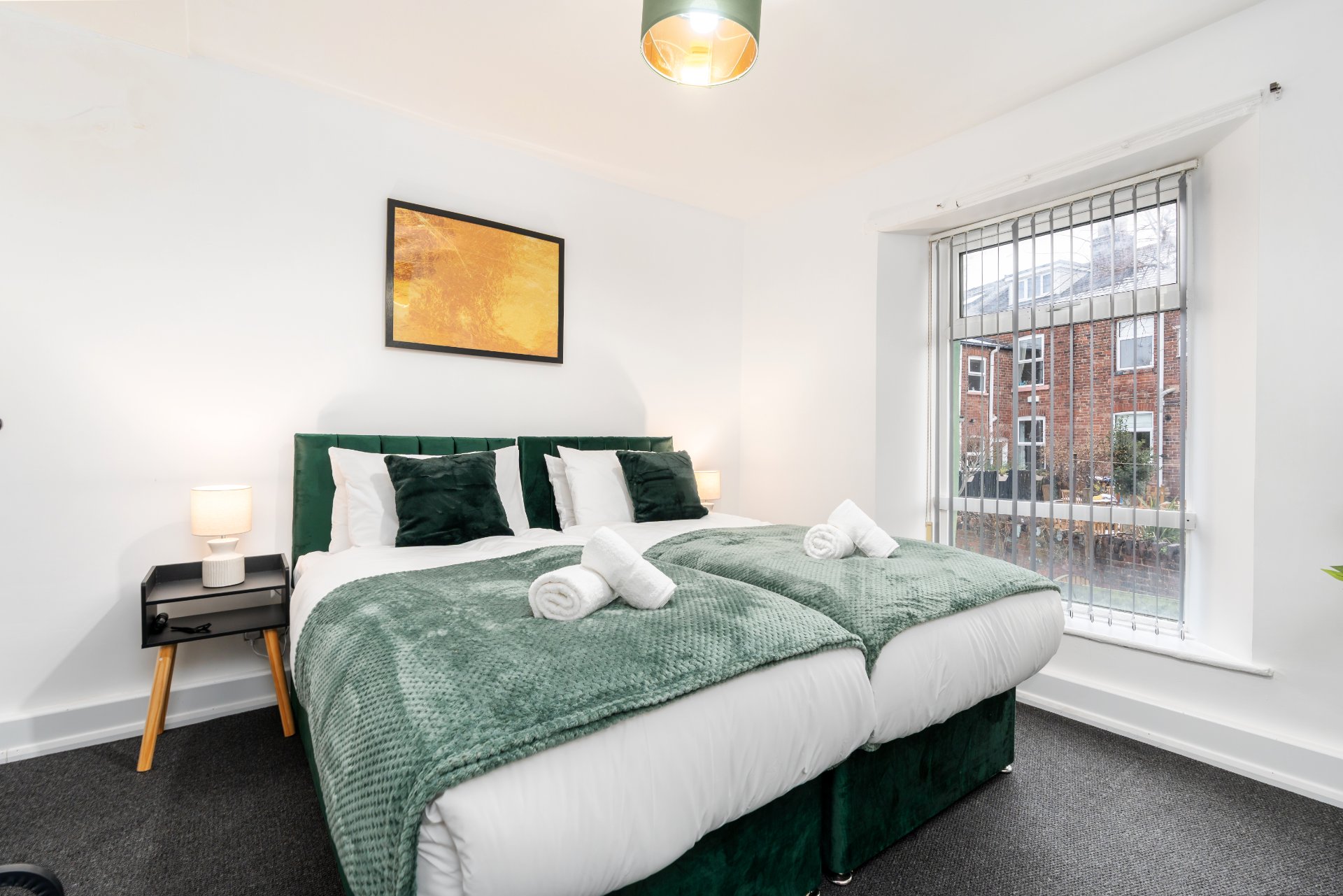 5-bed contractor house in Sheffield (S) photo 9