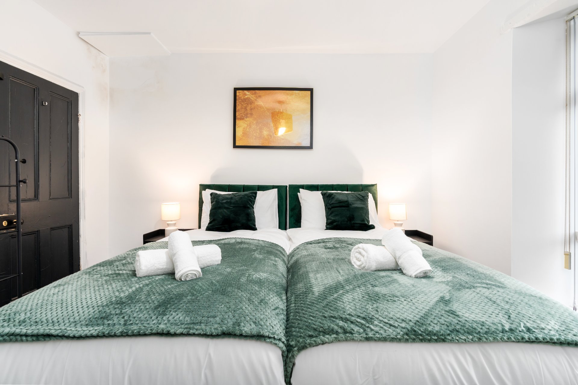5-bed contractor house in Sheffield (S) photo 10