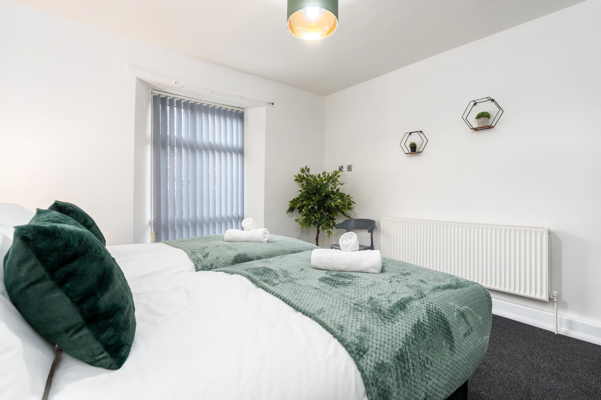 5-bed contractor house in Sheffield (S) photo 11