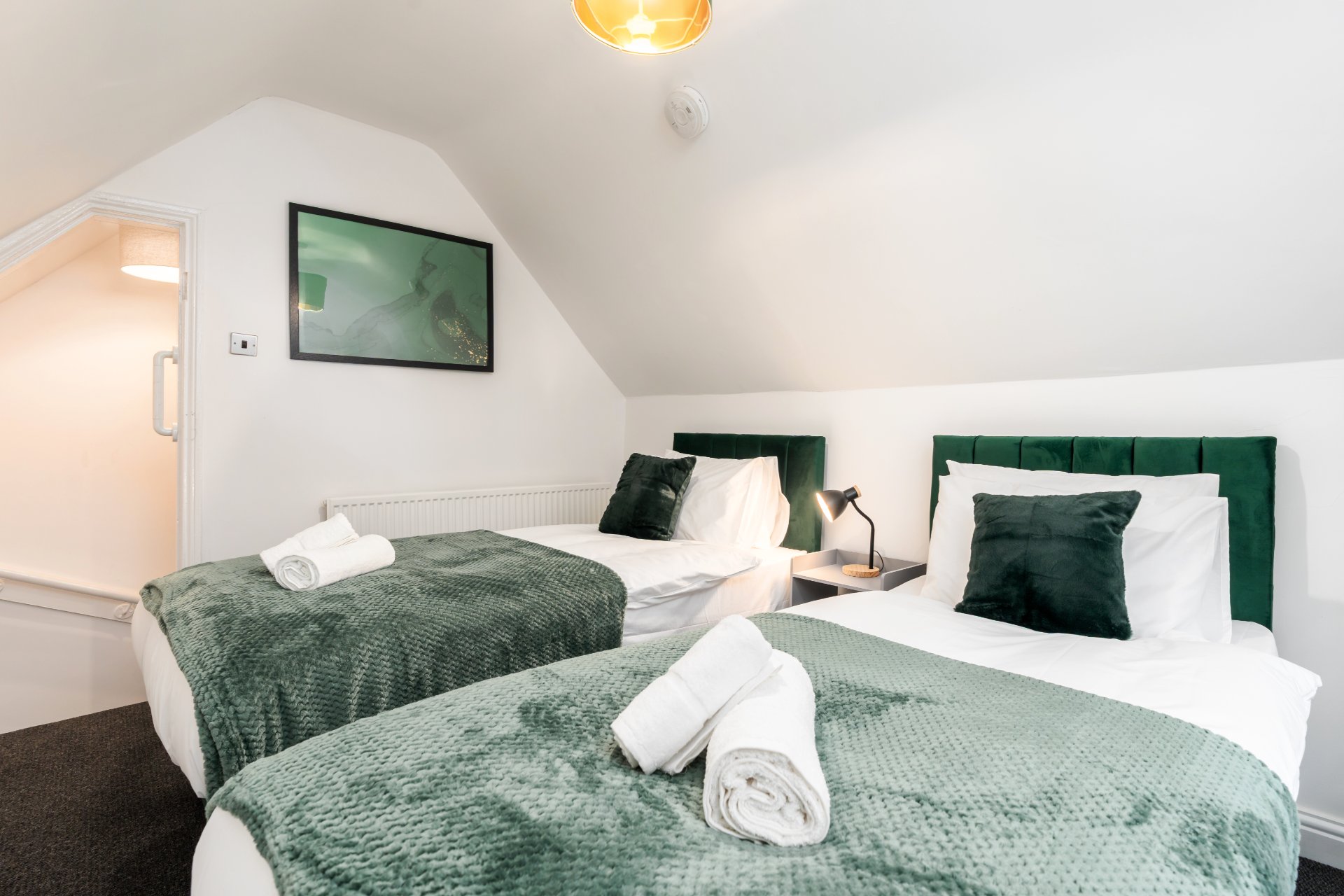 5-bed contractor house in Sheffield (S) photo 12