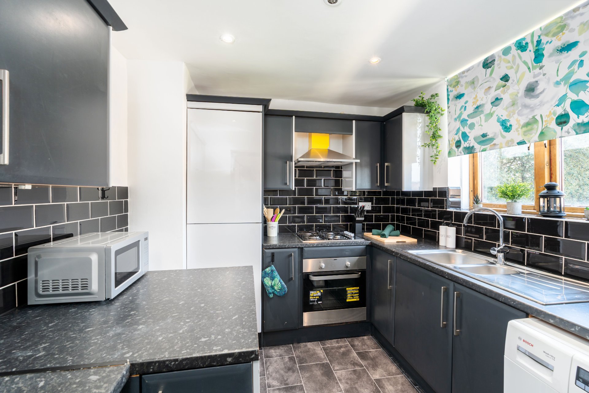 3-bed contractor house in Sheffield (S) photo 5