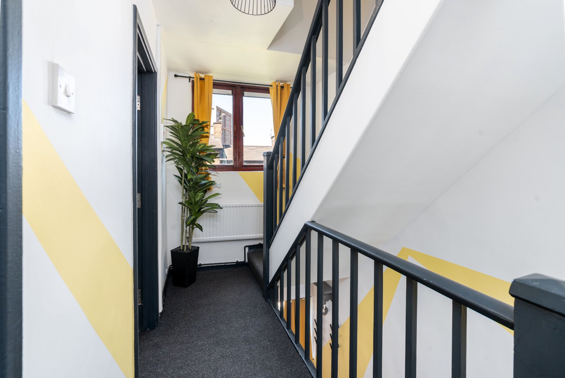 3-bed contractor house in Sheffield (S) photo 6