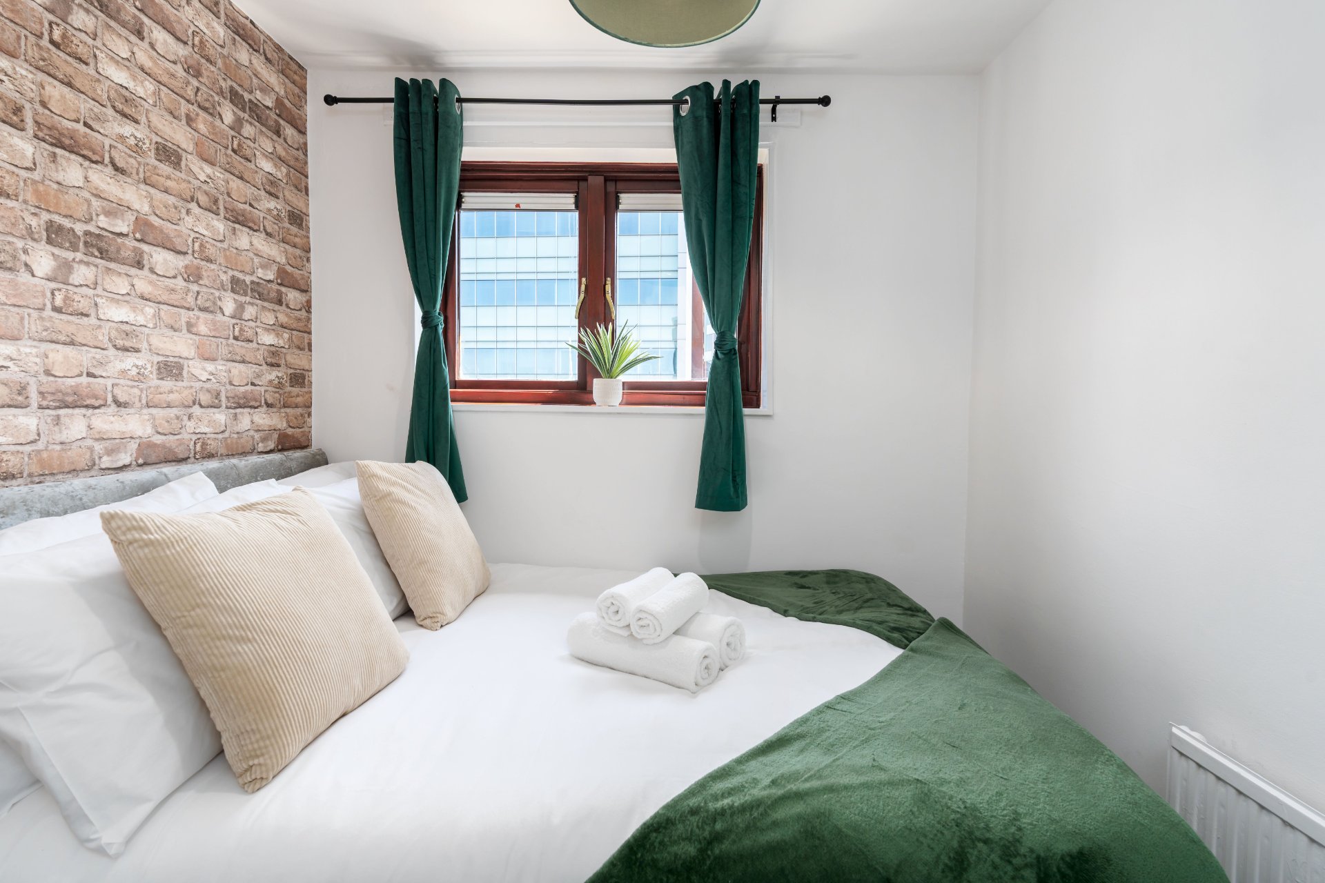 3-bed contractor house in Sheffield (S) photo 8