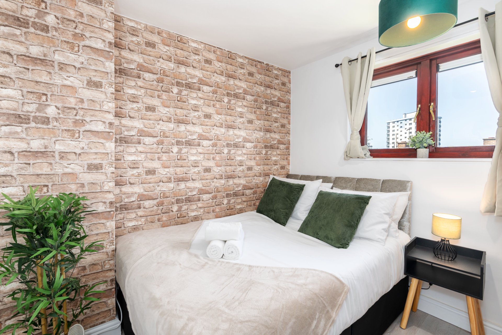 3-bed contractor house in Sheffield (S) photo 10