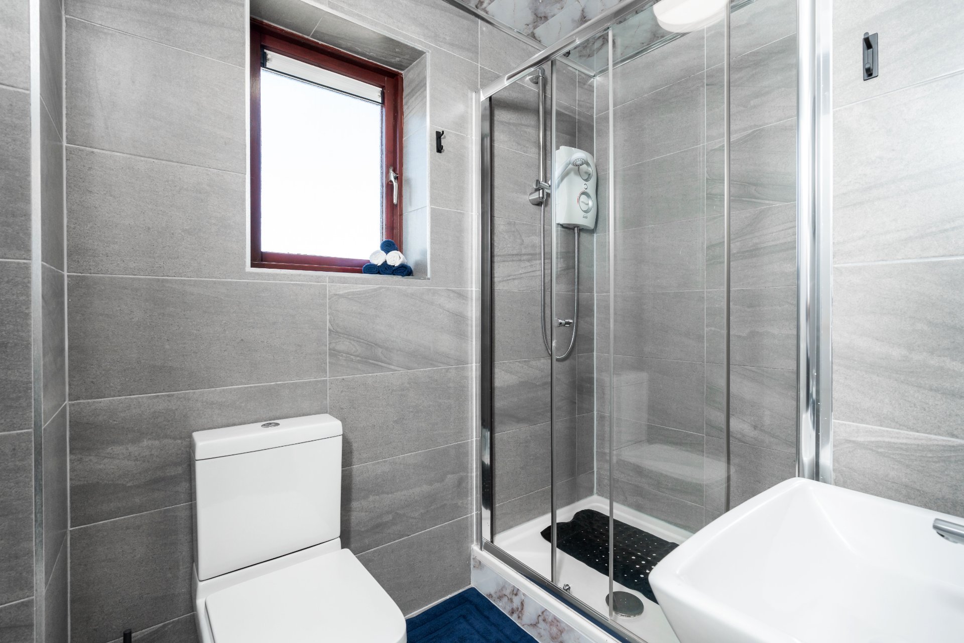 3-bed contractor house in Sheffield (S) photo 12